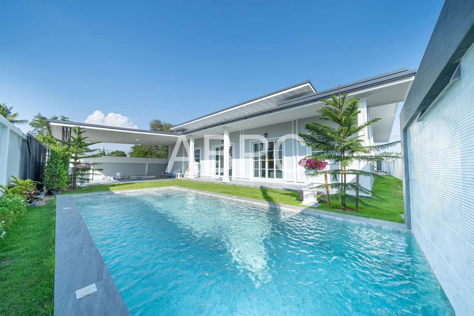 4 Bed Pool Villa in East Pattaya - Natheekarn Park View