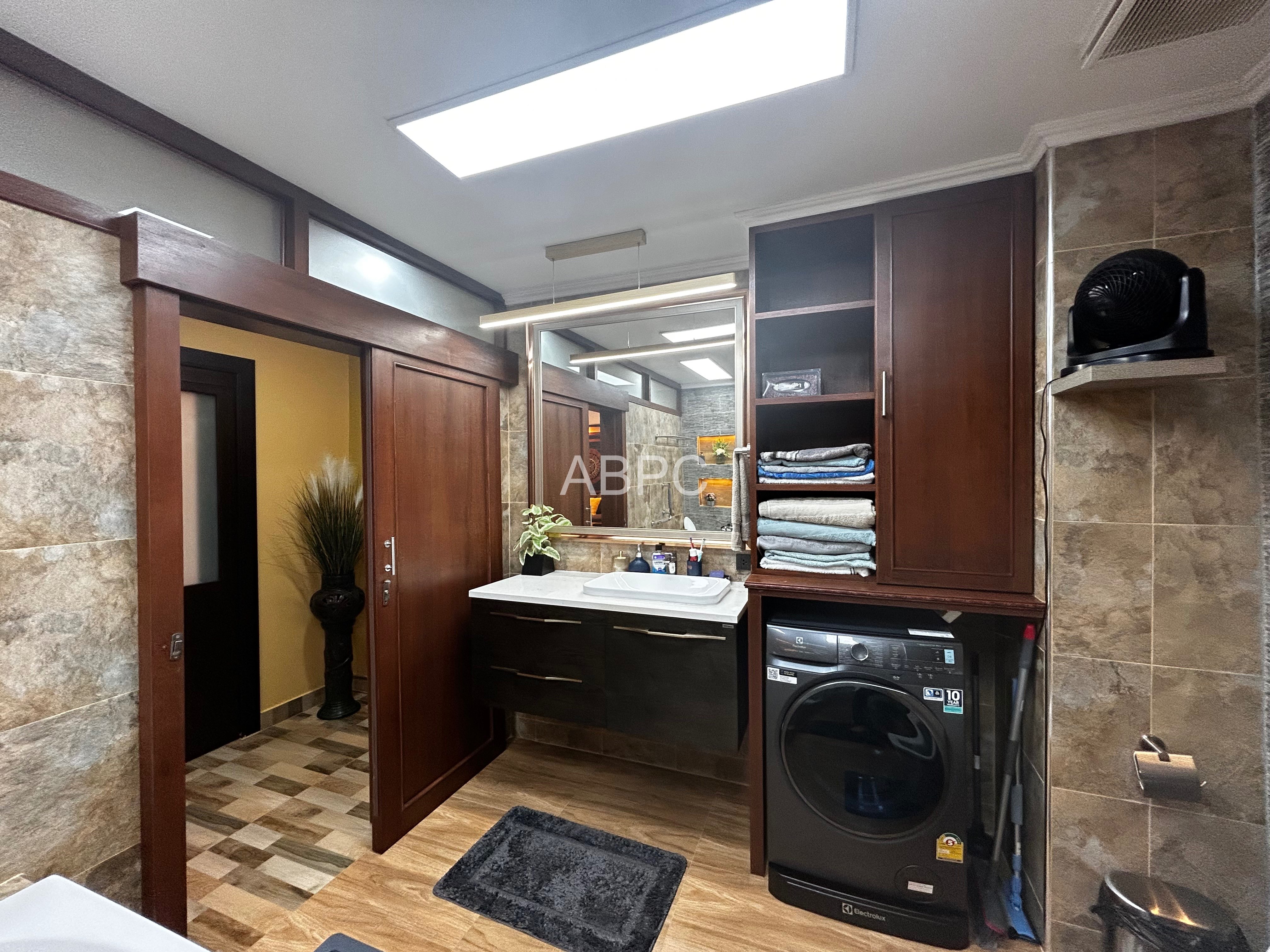Beautiful Newly Renovated 1 Bed 1 Bath Condo photo 8