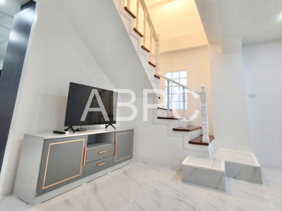 Townhouse For Sale In Prahtamnak photo 2