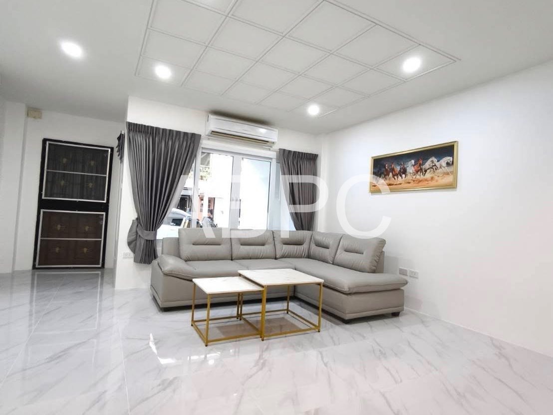 Townhouse For Sale In Prahtamnak photo 13