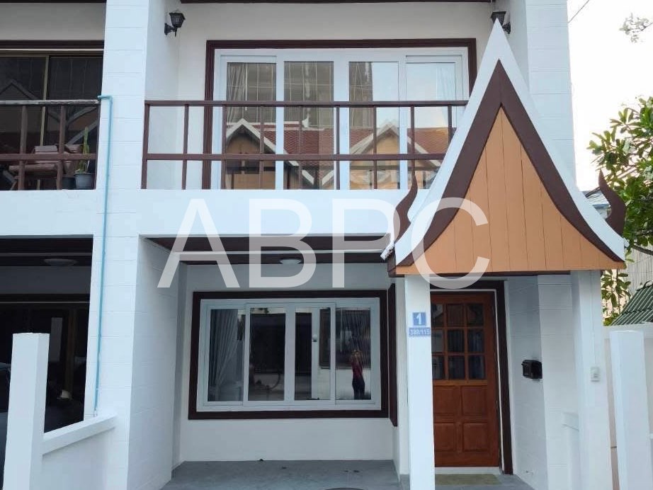 Townhouse For Sale In Prahtamnak