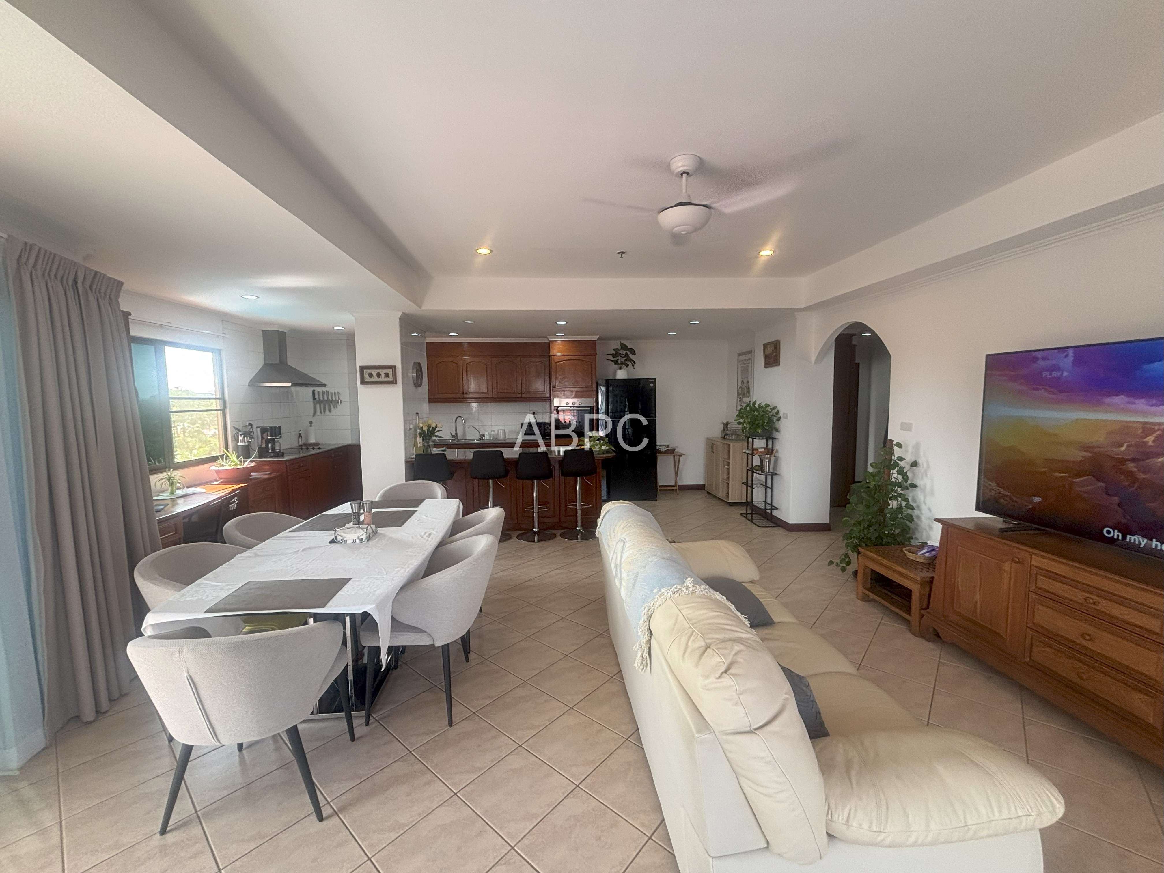Beautifully Presented 2 Bed 2 Bath Pool View Corner Unit - View Talay 2