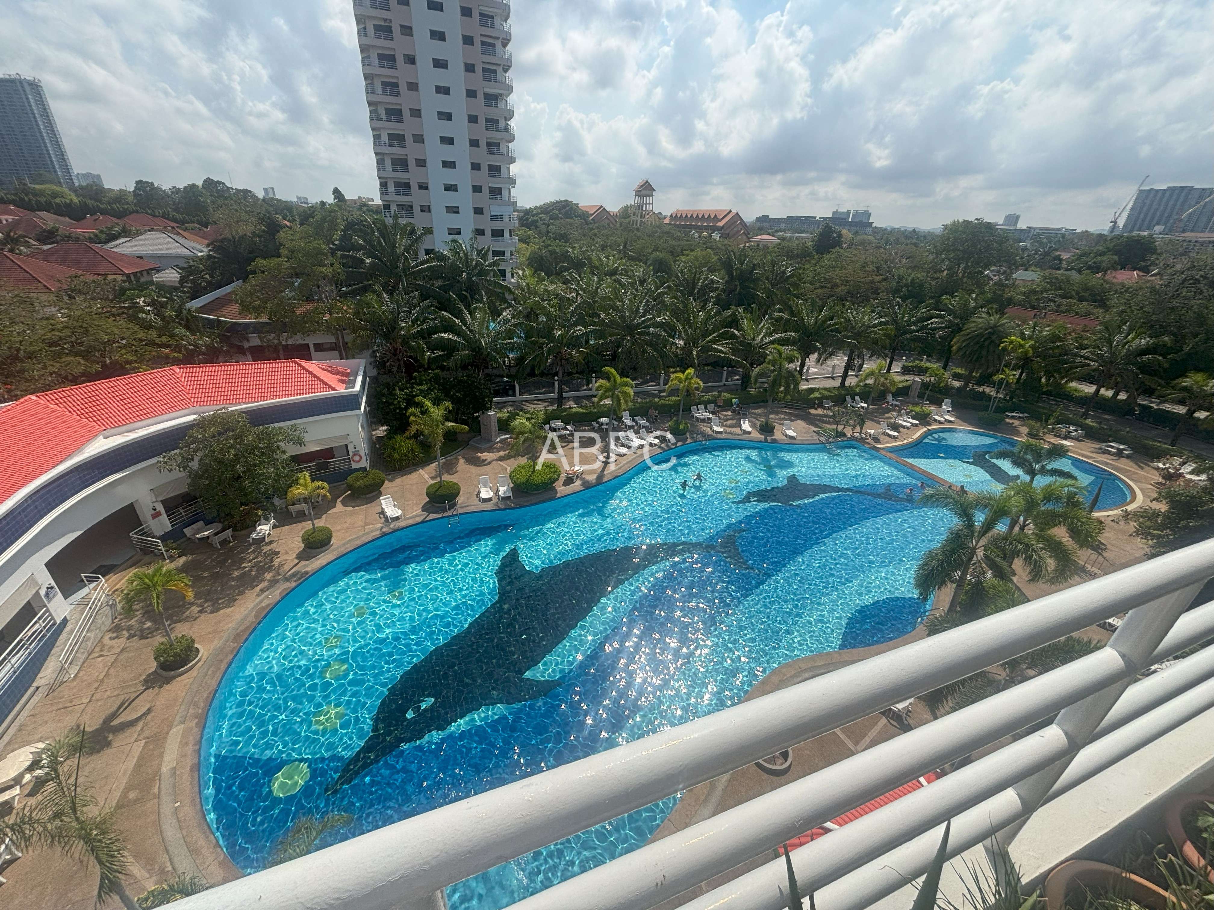 Beautifully Presented 2 Bed 2 Bath Pool View Corner Unit - View Talay 2 photo 9