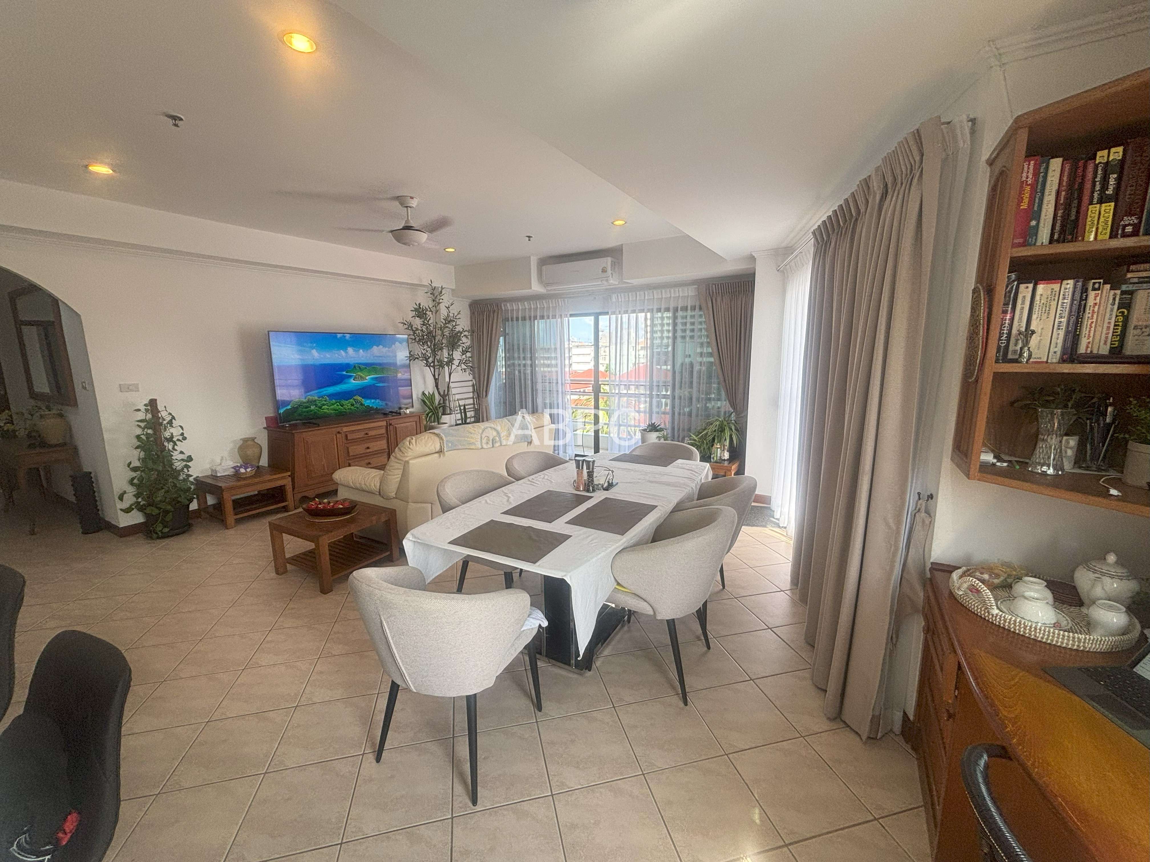 Beautifully Presented 2 Bed 2 Bath Pool View Corner Unit - View Talay 2 photo 10