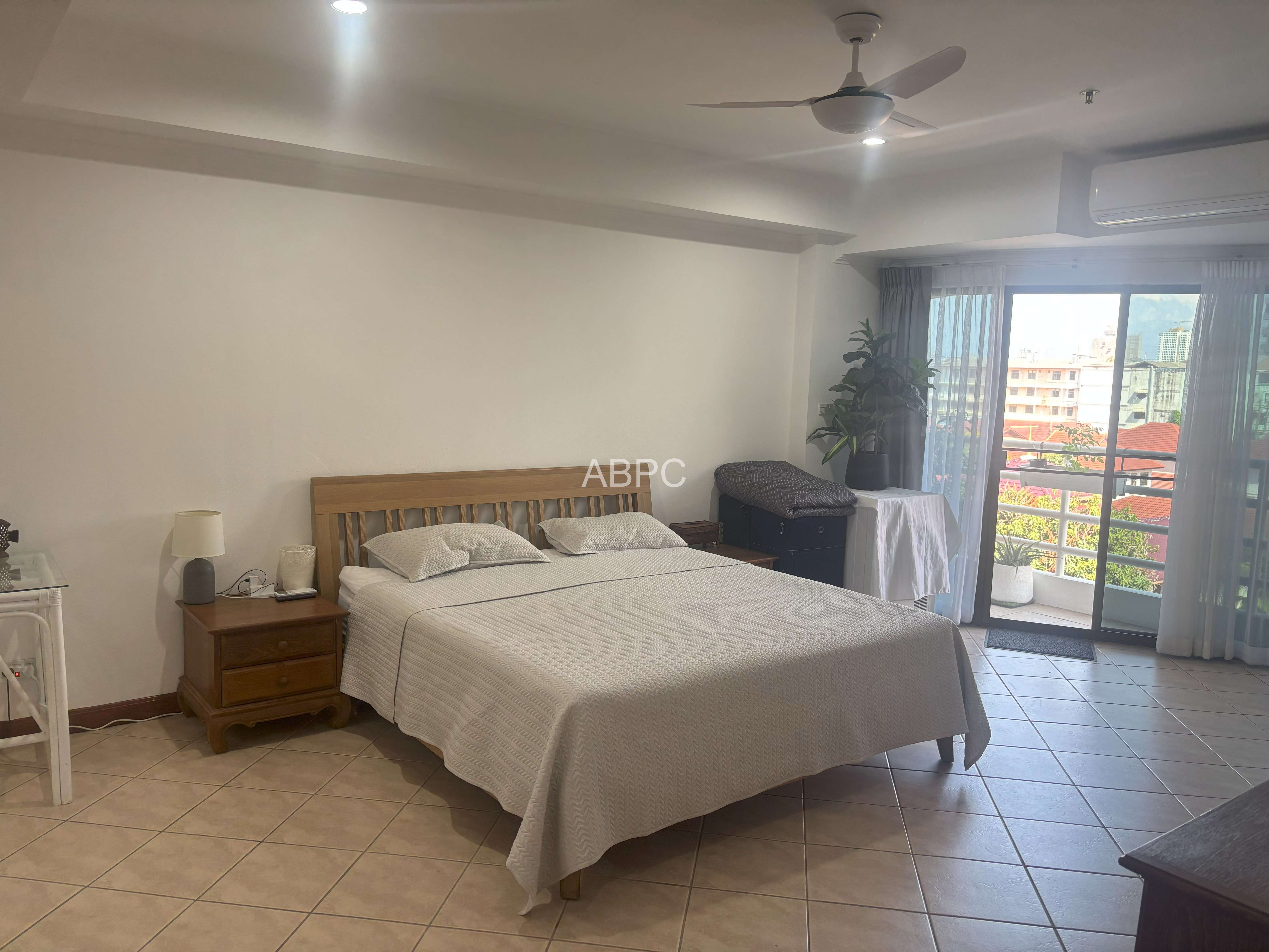 Beautifully Presented 2 Bed 2 Bath Pool View Corner Unit - View Talay 2 photo 11