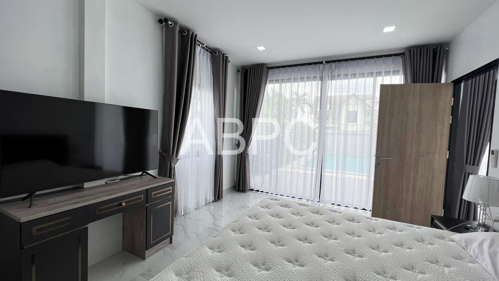 5 Bed Pool Villa in East Pattaya photo 12