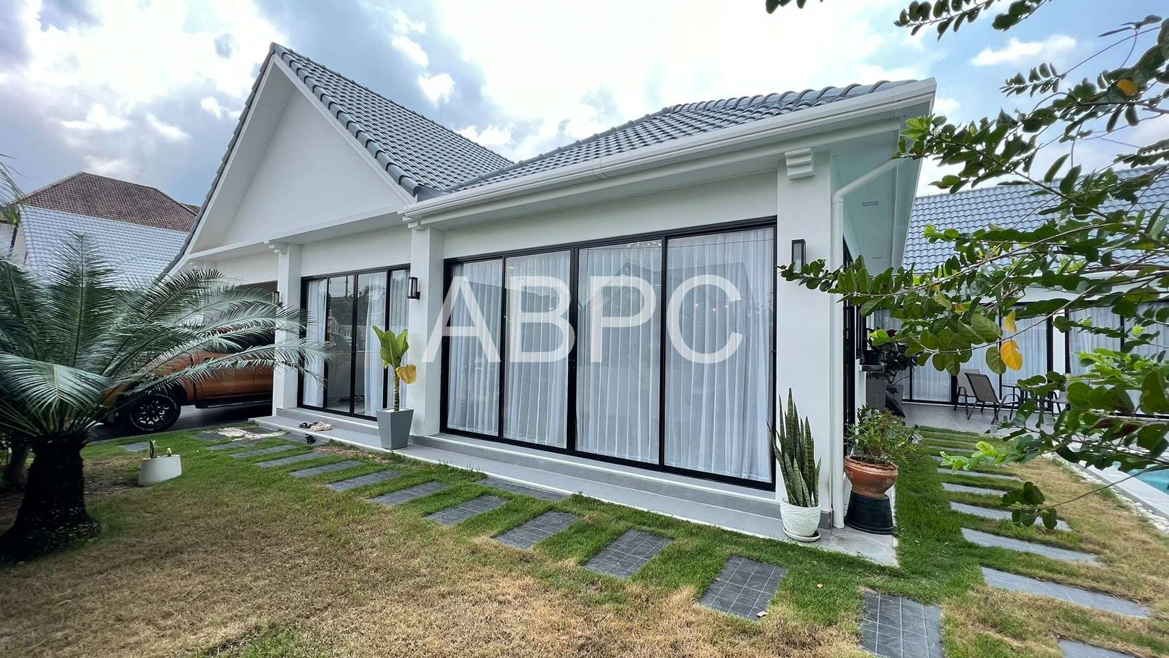 5 Bed Pool Villa in East Pattaya photo 3