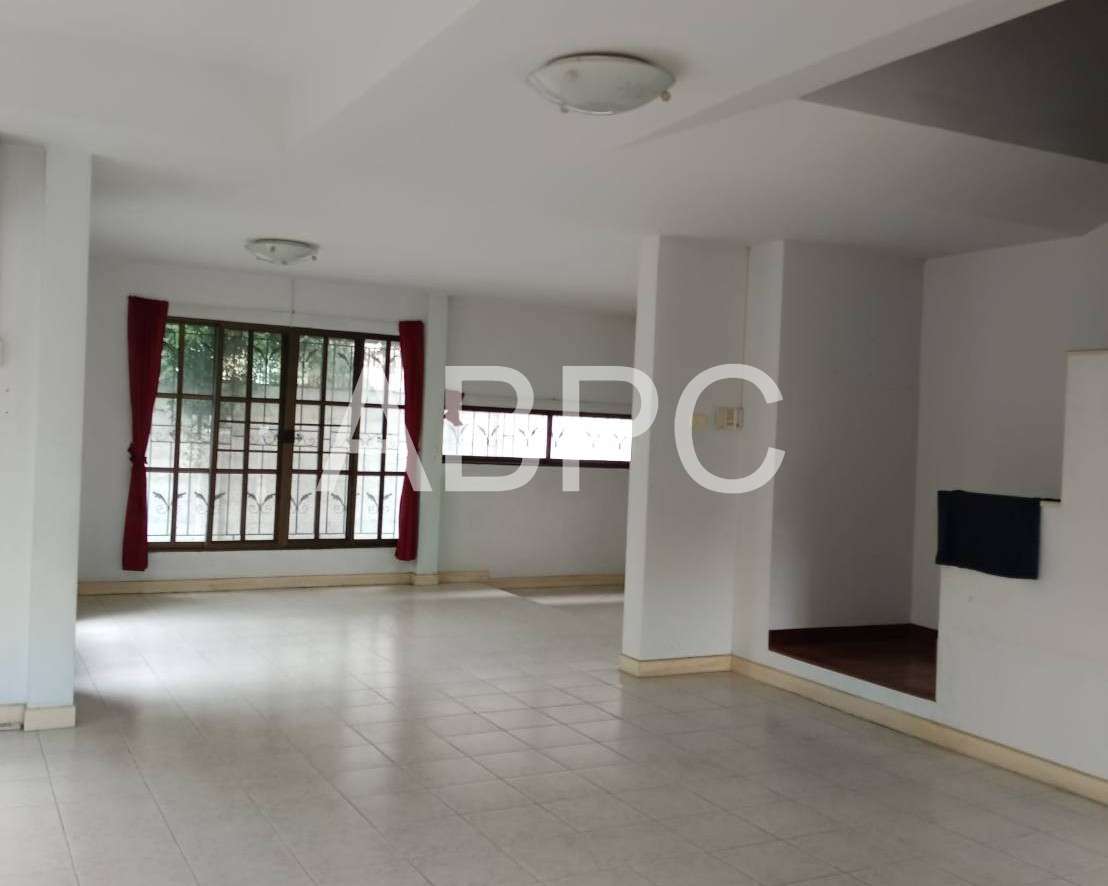 4 Bedrooms 4 Bathrooms in East Pattaya photo 3