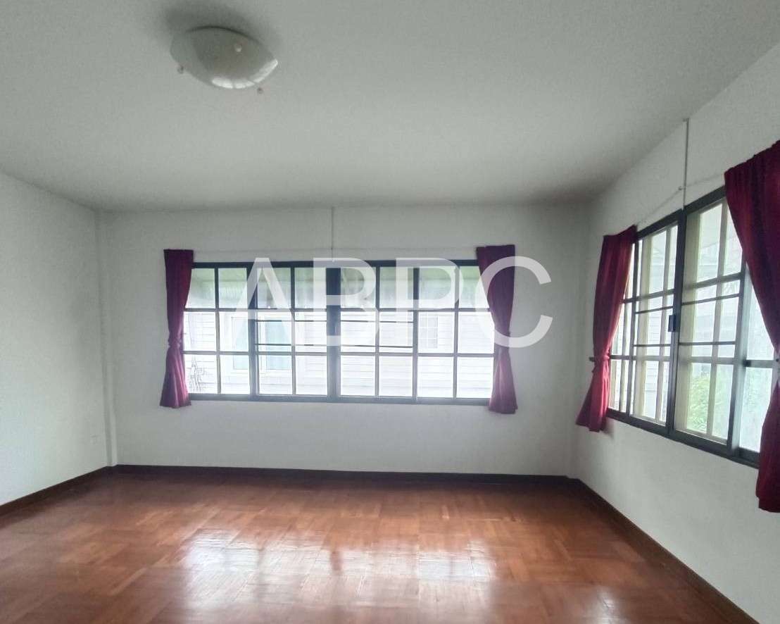 4 Bedrooms 4 Bathrooms in East Pattaya photo 5