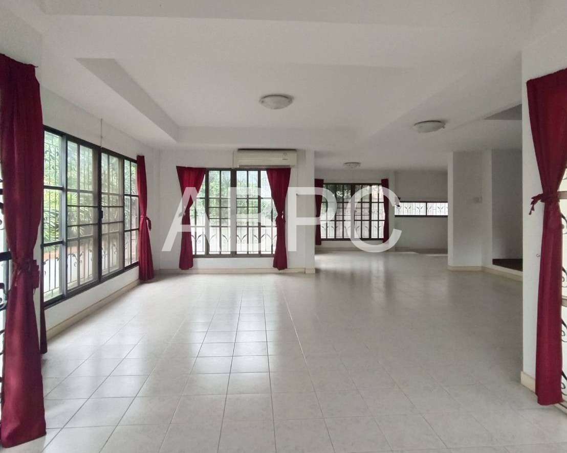 4 Bedrooms 4 Bathrooms in East Pattaya photo 7