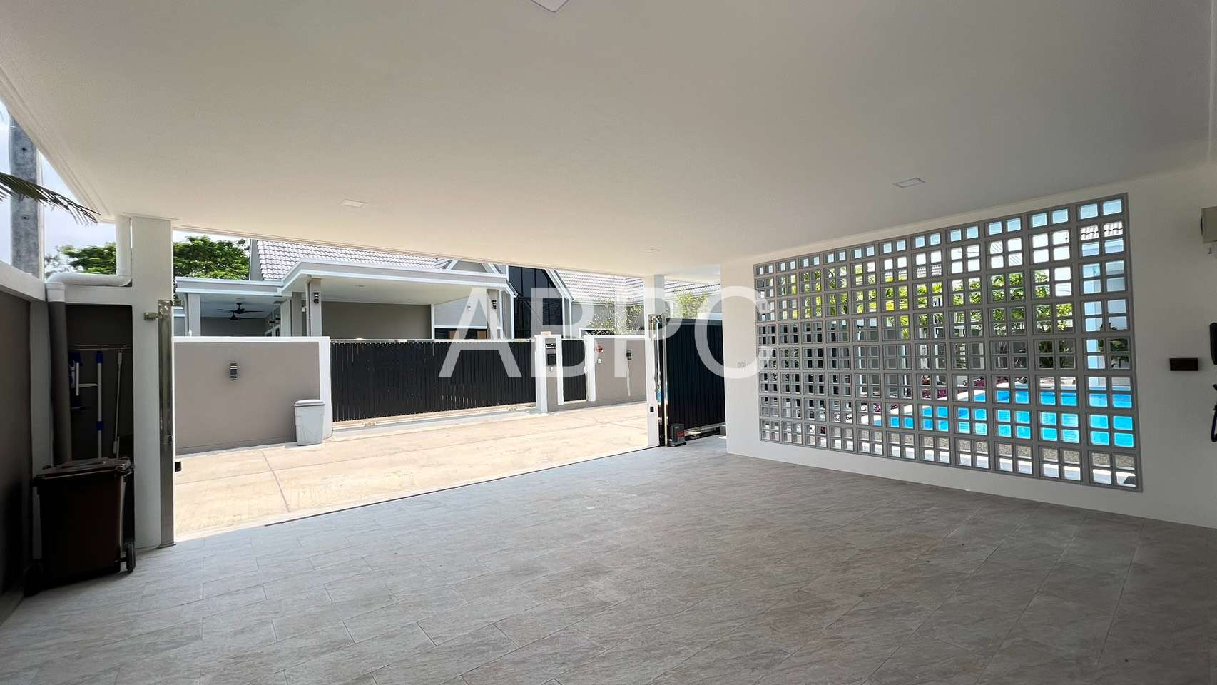 Luxury Pool Villa 4 Bed 5 Bath in East Pattaya photo 8