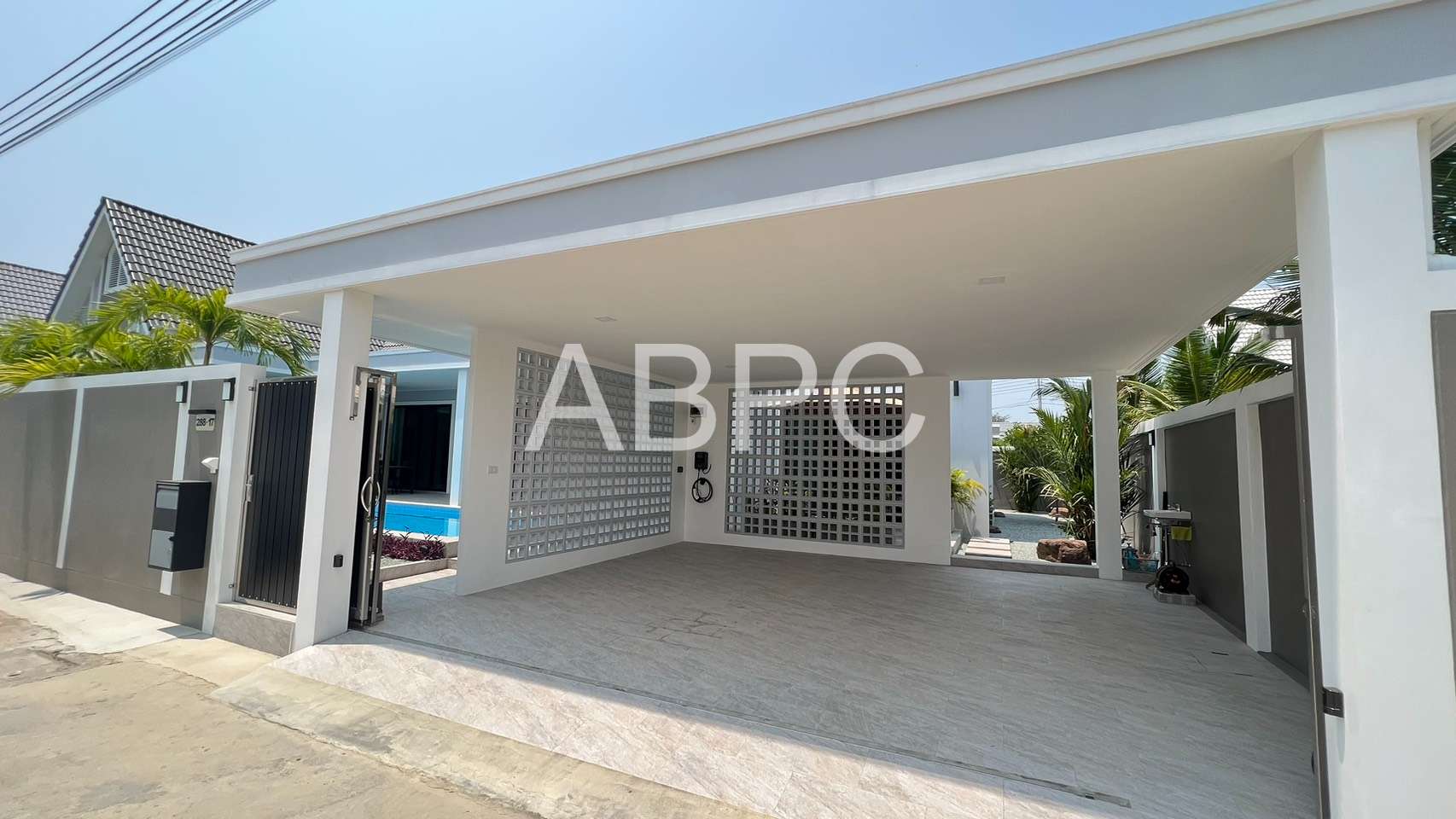 Luxury Pool Villa 4 Bed 5 Bath in East Pattaya photo 9