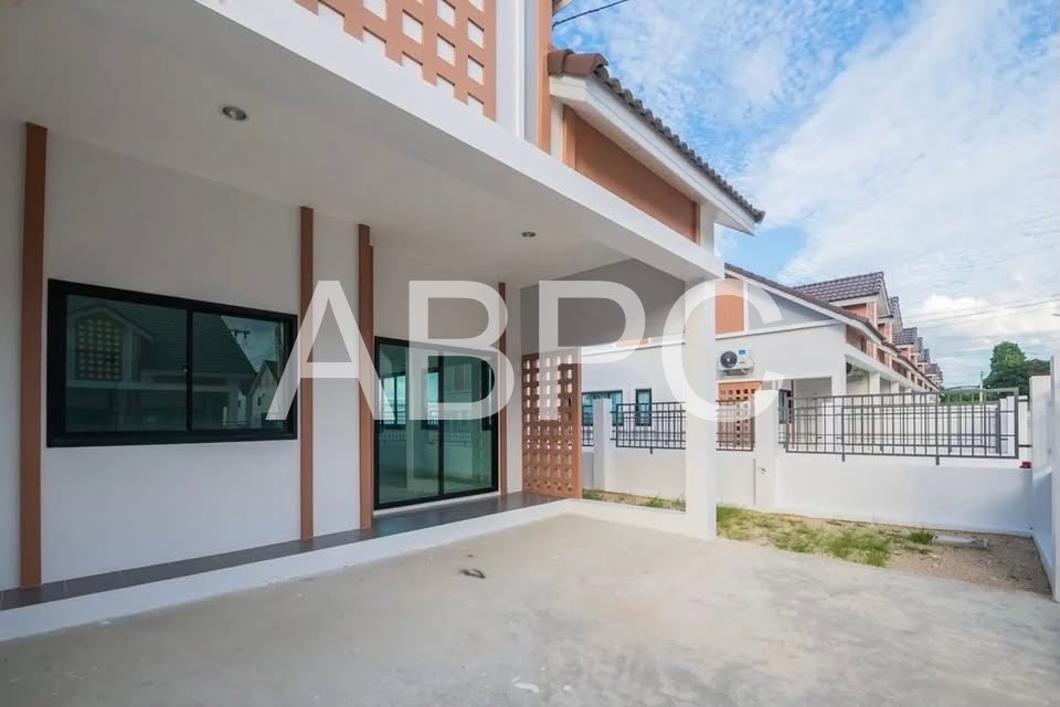 Affordable Brand New 2 Bed 2 Bath Townhouse In East Pattaya photo 8