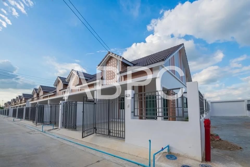 Affordable Brand New 2 Bed 2 Bath Townhouse In East Pattaya photo 12