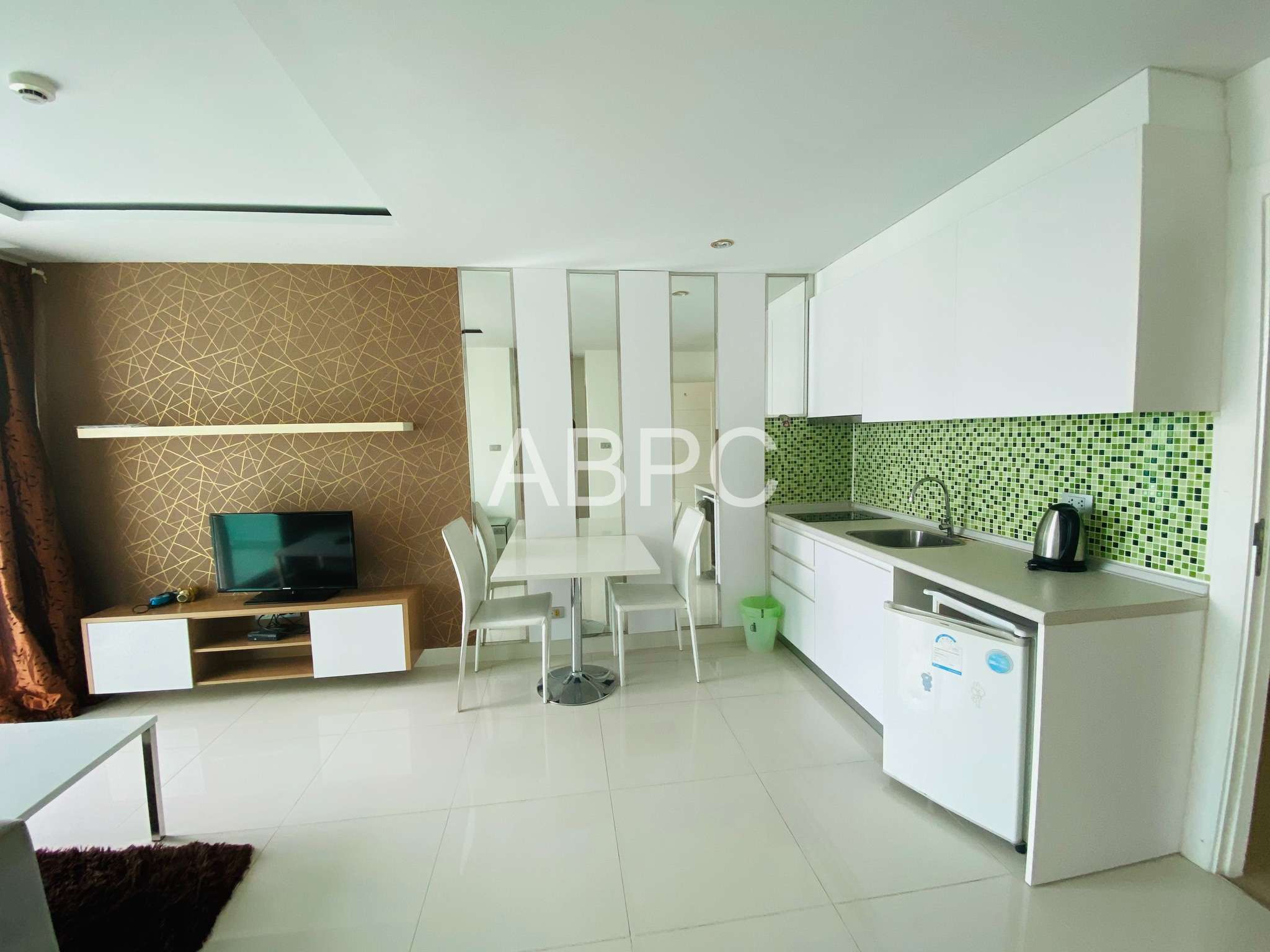 Pool View 1 Bed 1 Bath Condo In Jomtien photo 4