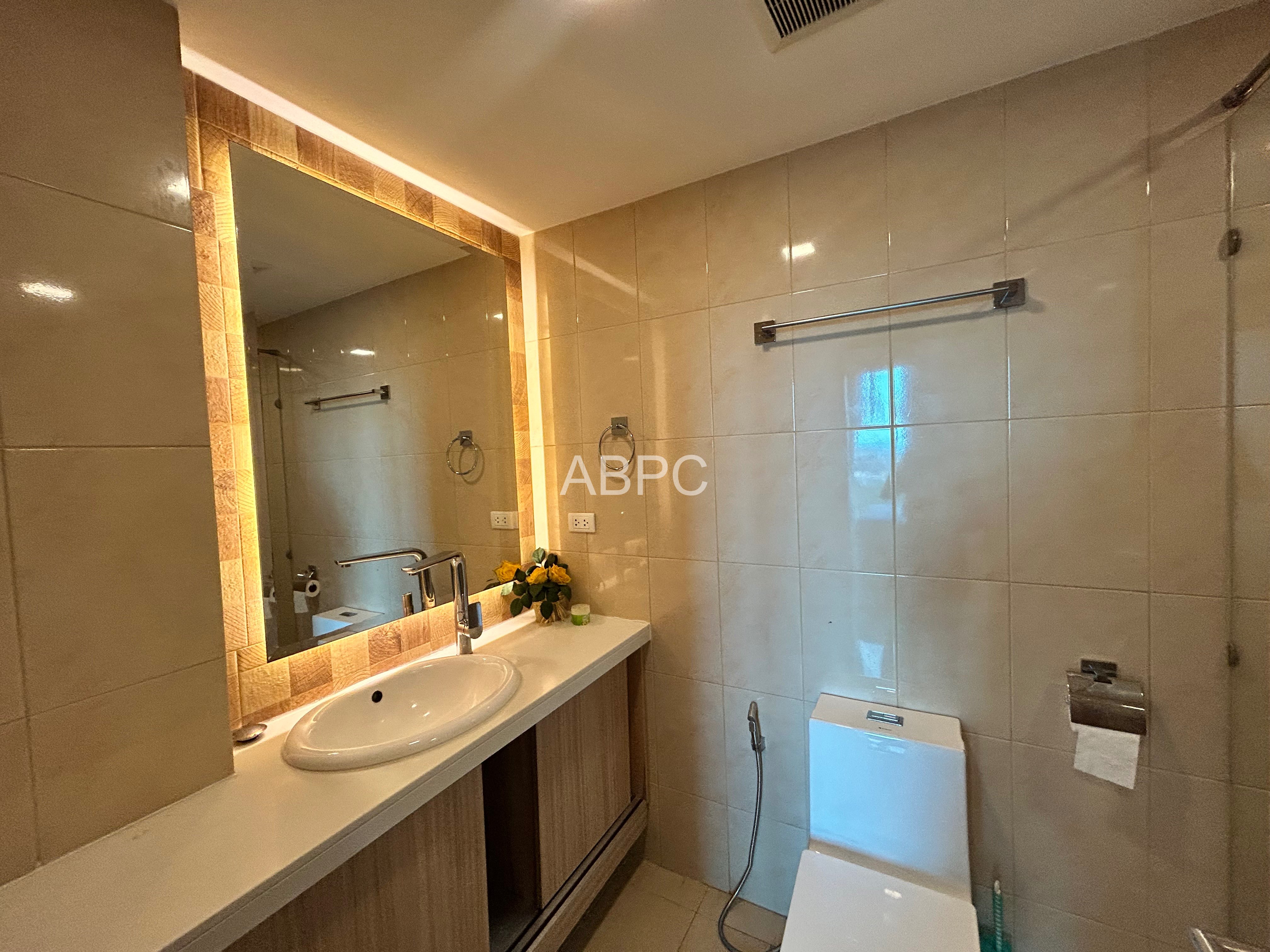 Stunning City and Sea View 2 Bedroom 2 Bathroom in South Pattaya photo 11