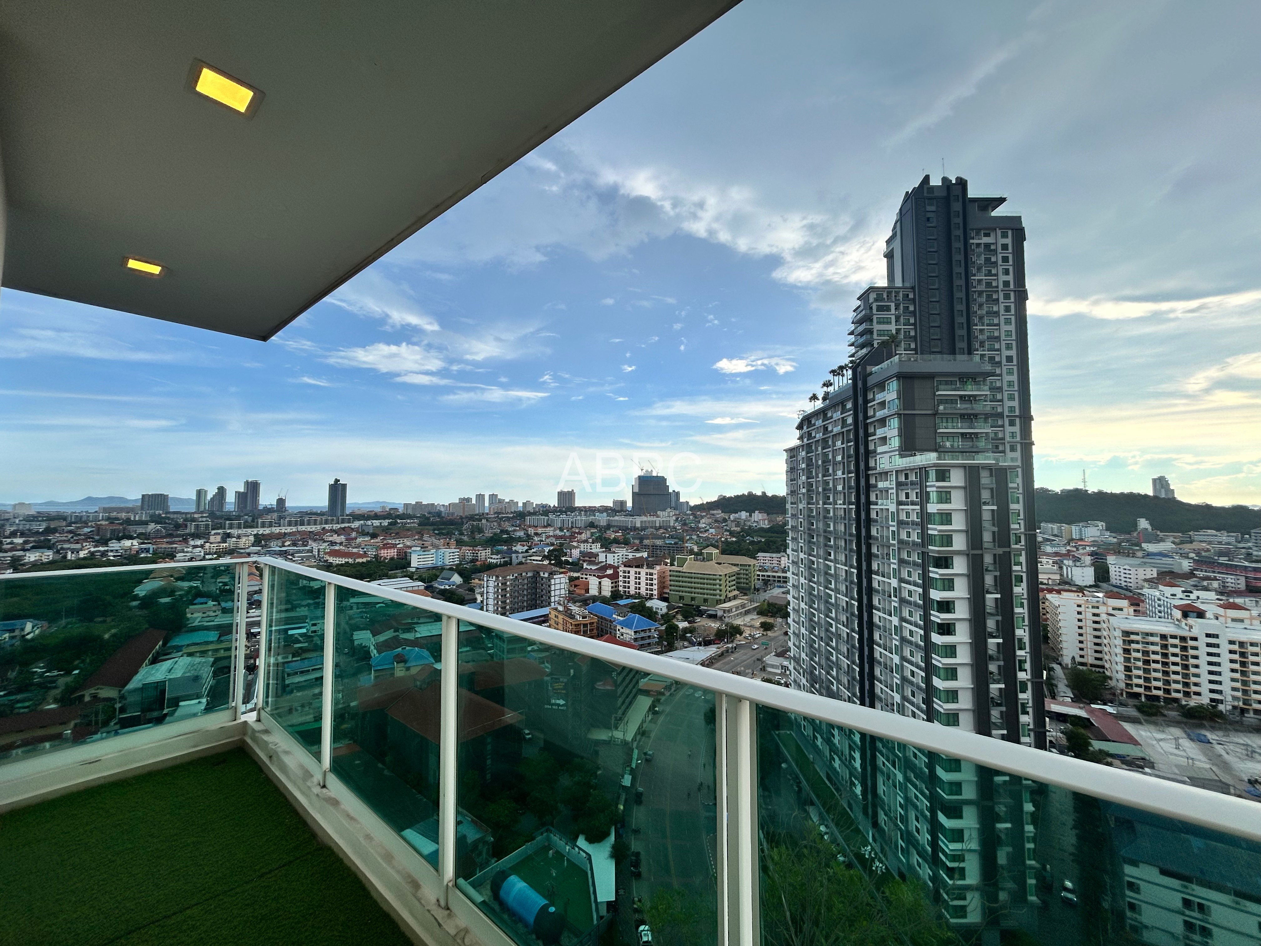 Stunning City and Sea View 2 Bedroom 2 Bathroom in South Pattaya