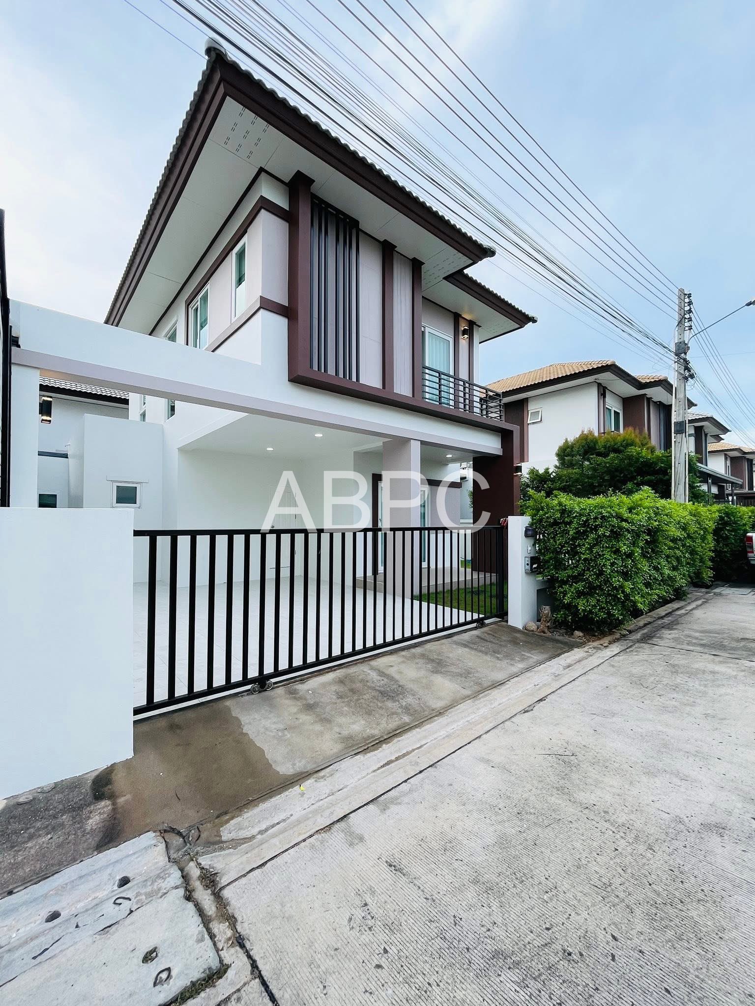 3 Bedrooms - 3 Bathrooms in East Pattaya photo 3