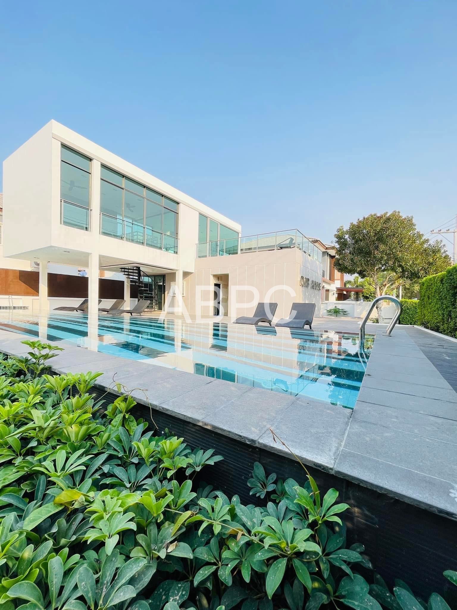 3 Bedrooms - 3 Bathrooms in East Pattaya photo 2