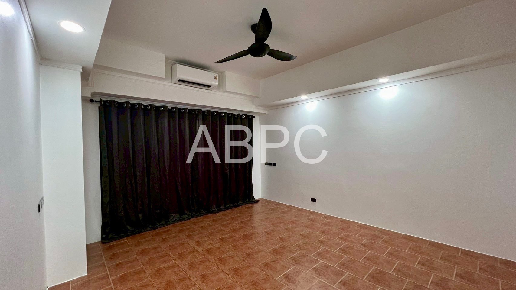 Renovated Studio Condo In Central Pattaya photo 7