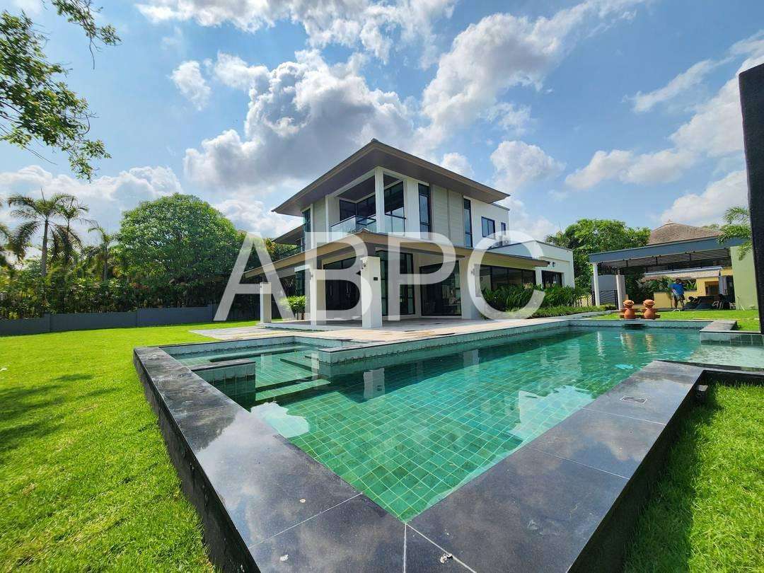 Modern Water View 4 Bed 4 Bath Pool Villa In East Pattaya