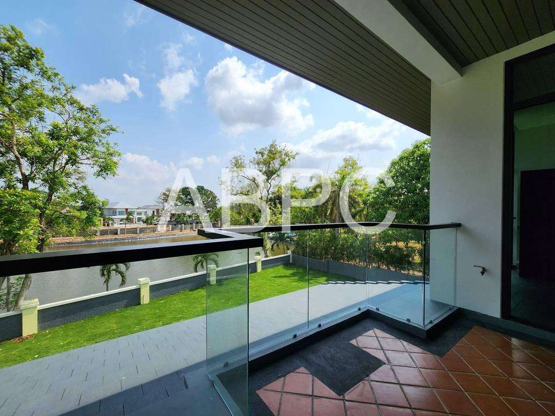 Modern Water View 4 Bed 4 Bath Pool Villa In East Pattaya photo 4