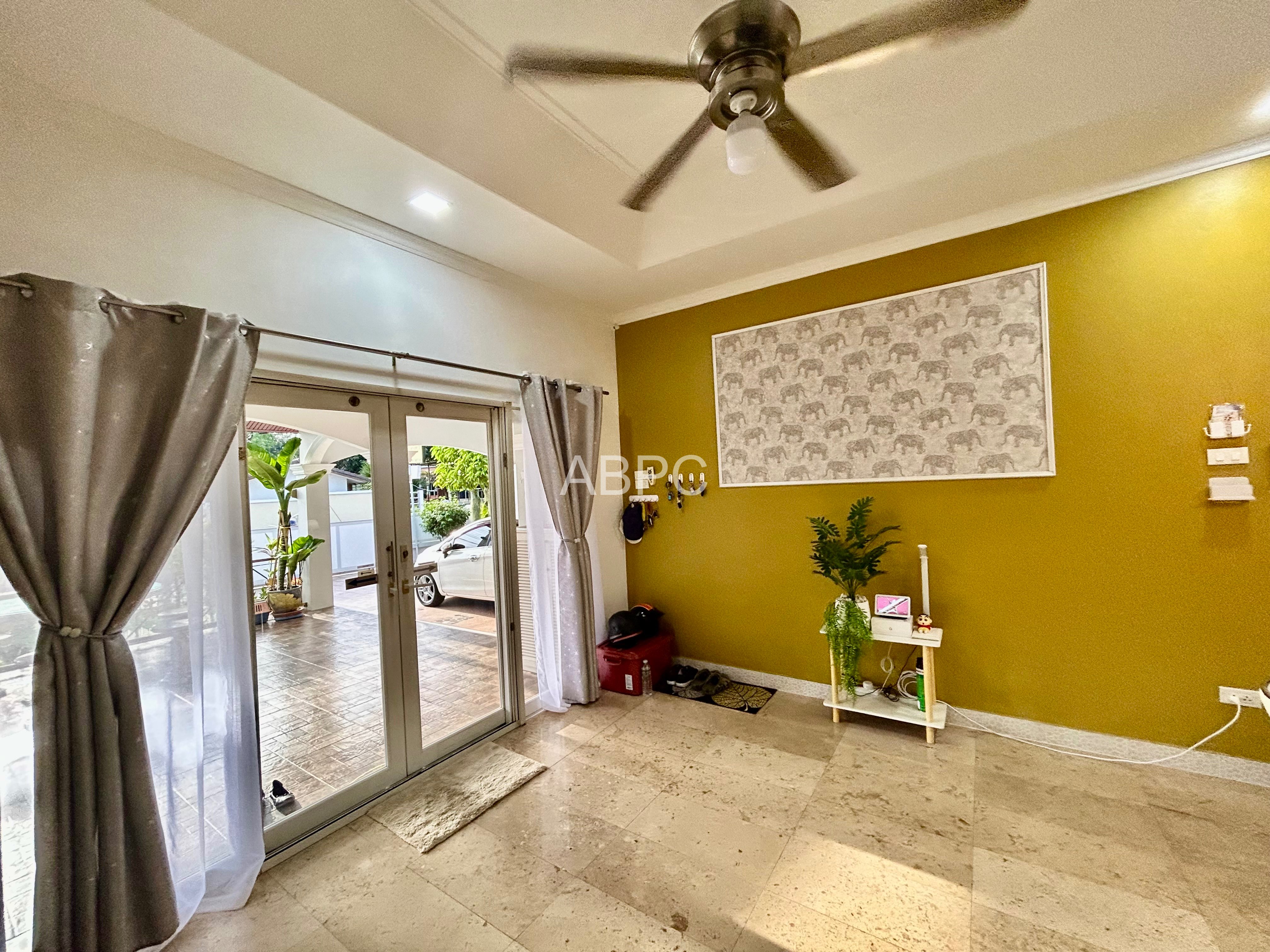 3 Bedroom 2 Bathroom Pool Villa near Mabprachan Lake photo 2
