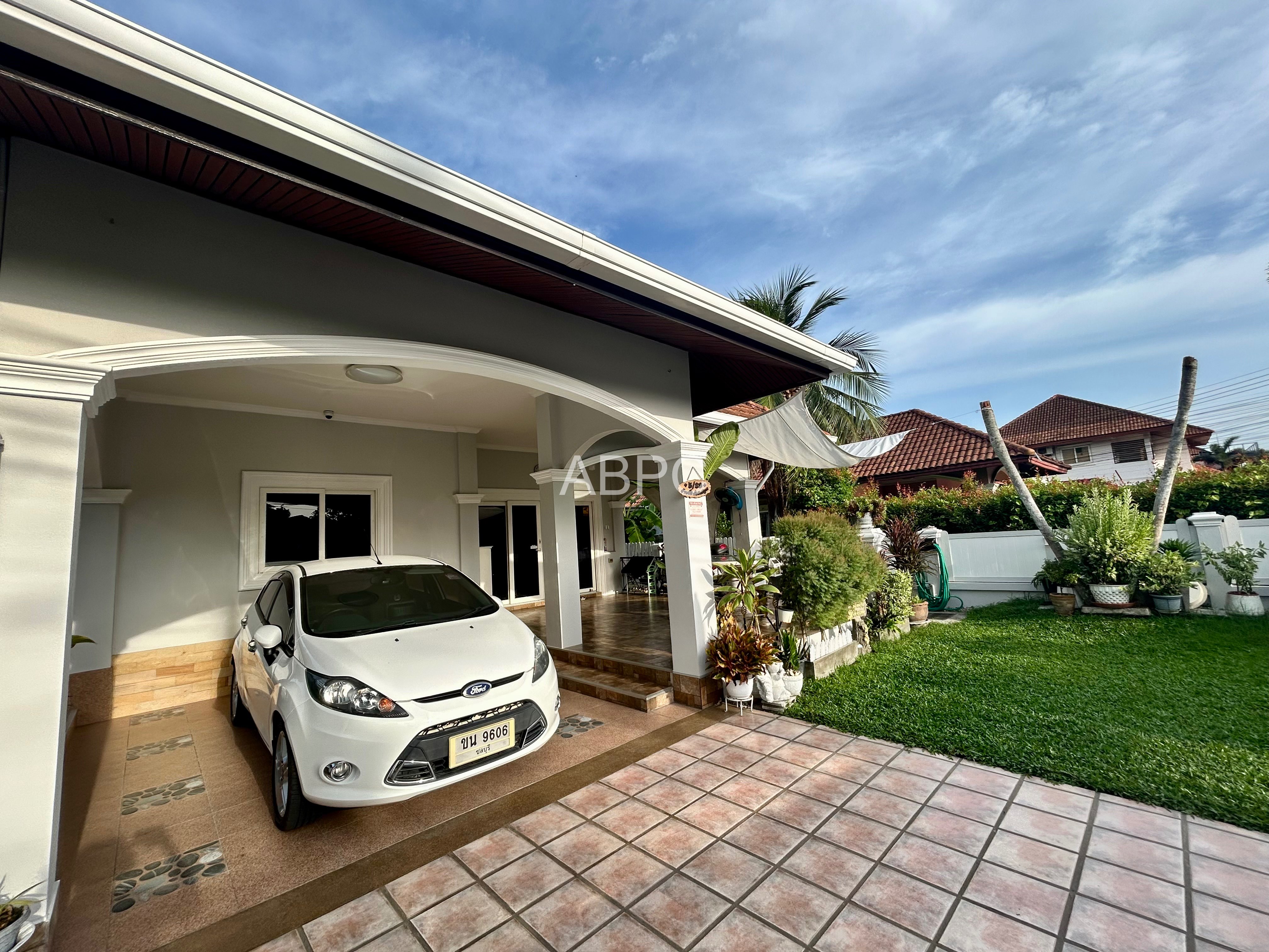 3 Bedroom 2 Bathroom Pool Villa near Mabprachan Lake