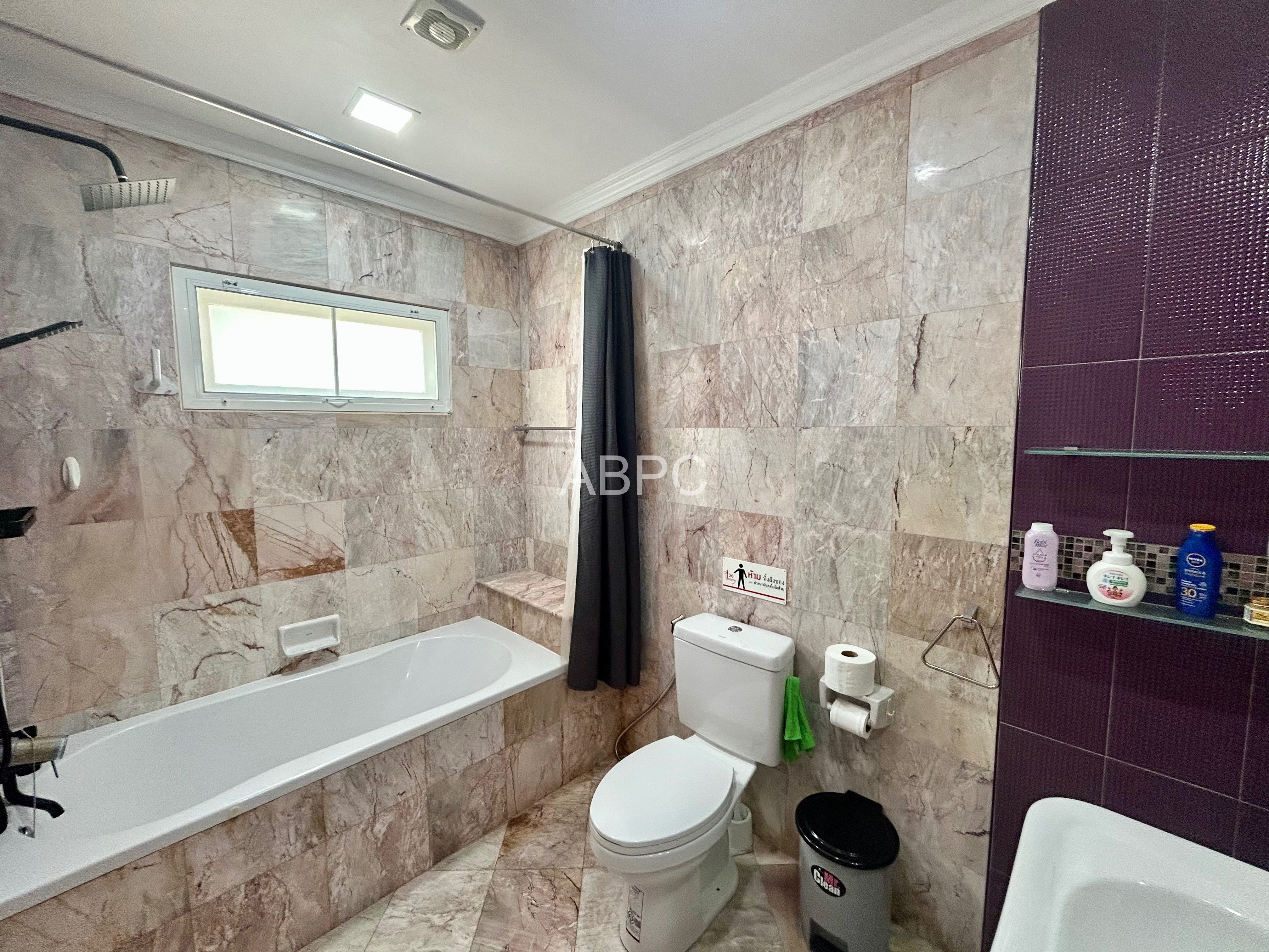 3 Bedroom 2 Bathroom Pool Villa near Mabprachan Lake photo 17
