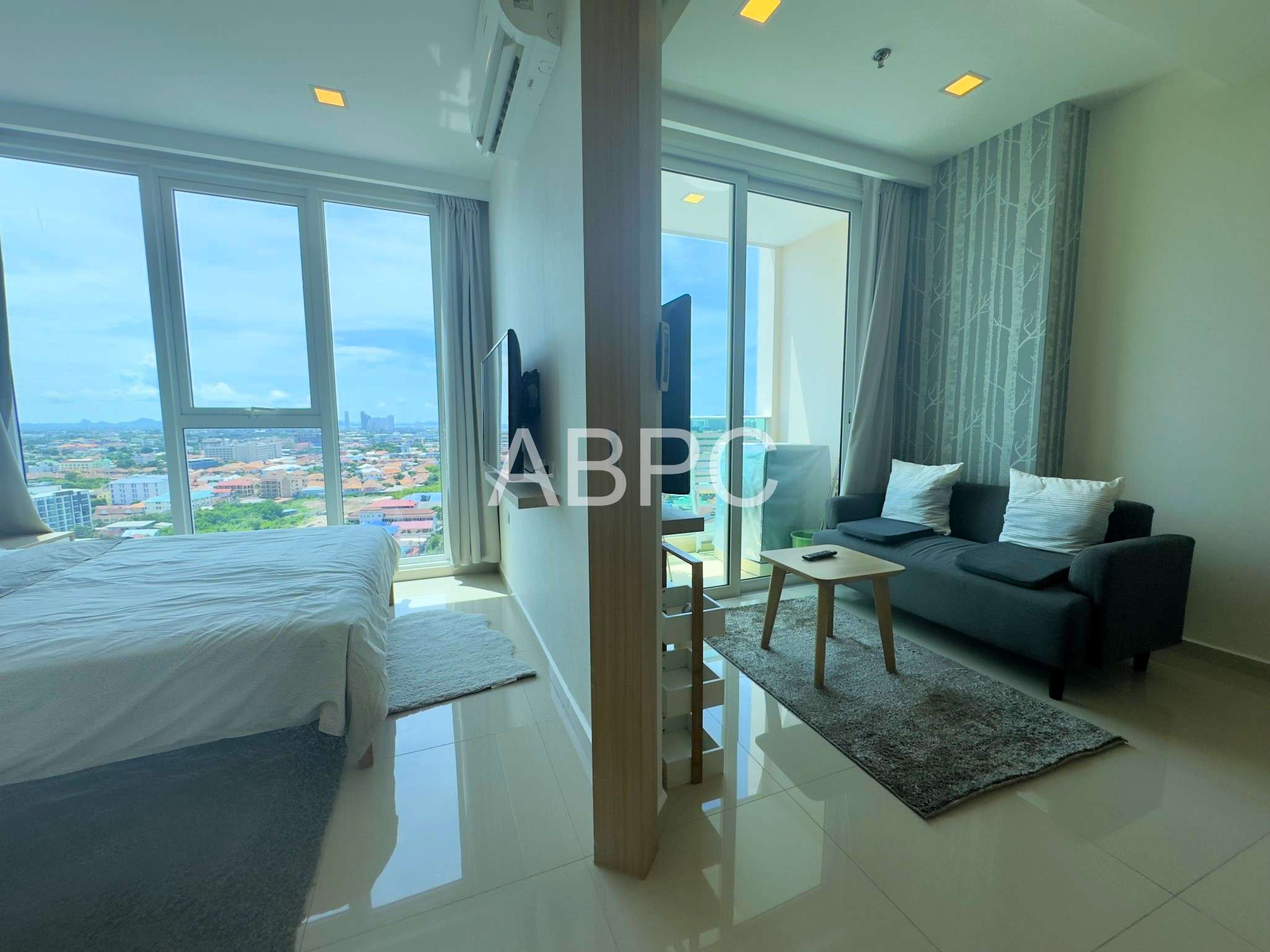 Sea View 1 Bedroom 1 Bathroom Condo in South Pattaya photo 4