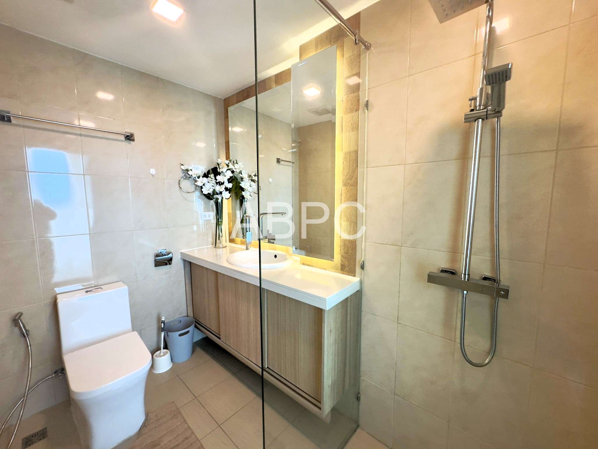 Sea View 1 Bedroom 1 Bathroom Condo in South Pattaya photo 6
