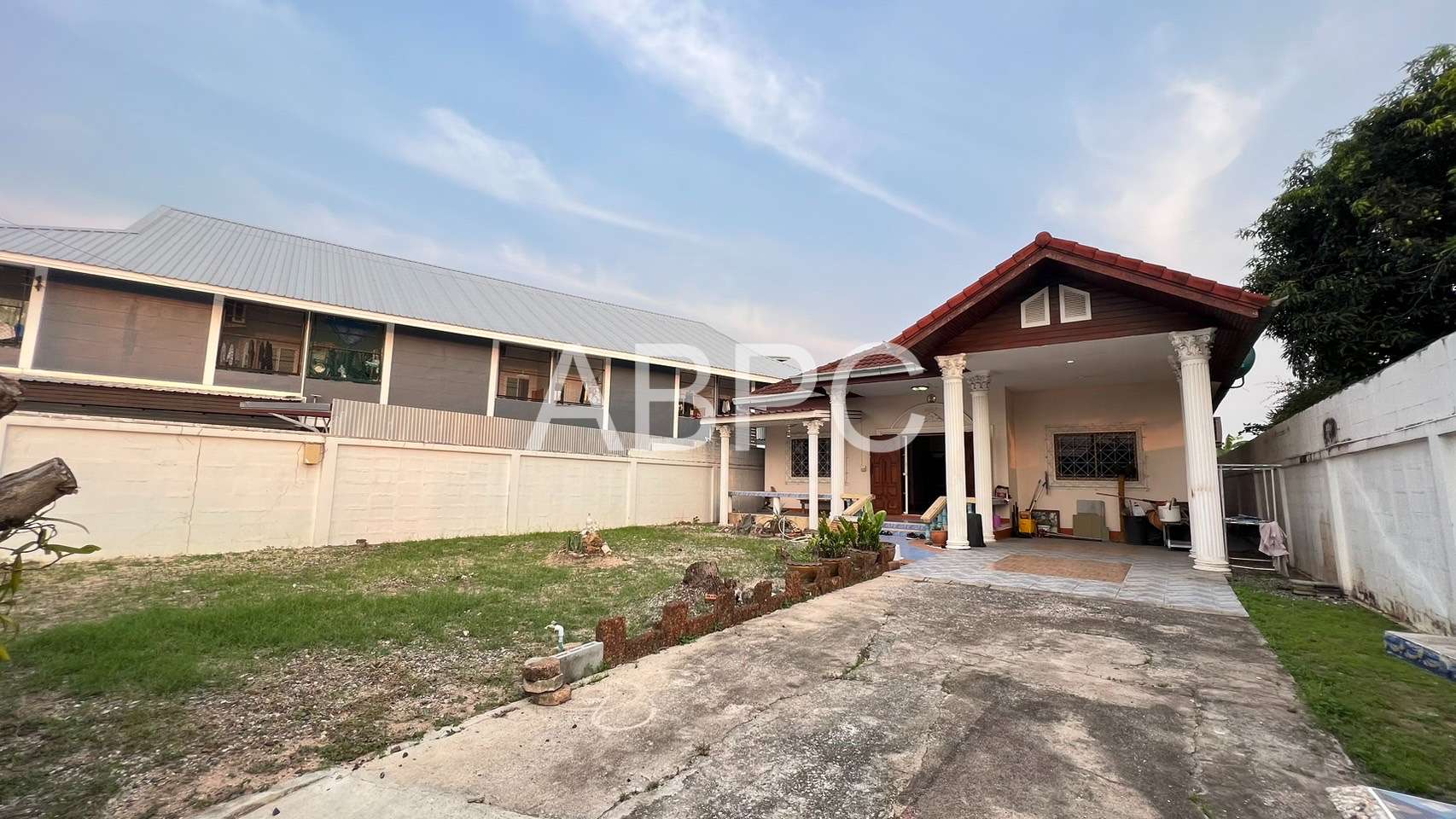 3 Bedrooms 2 Bathrooms in East Pattaya photo 3