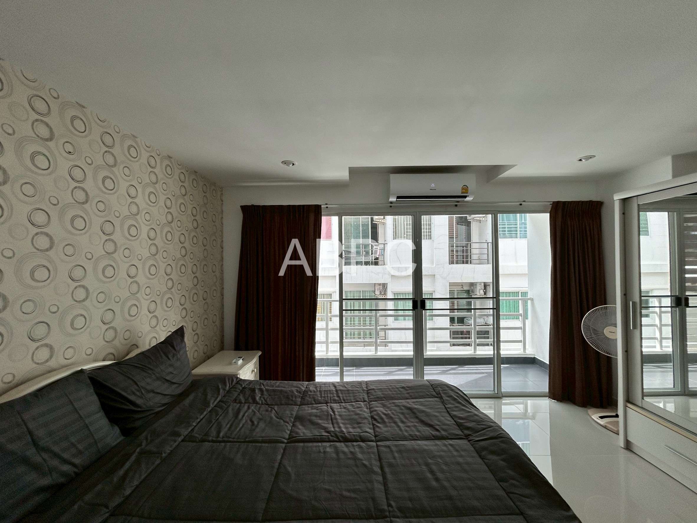Renovated Large 1 Bed 1 Bath Condo In Jomtien photo 3
