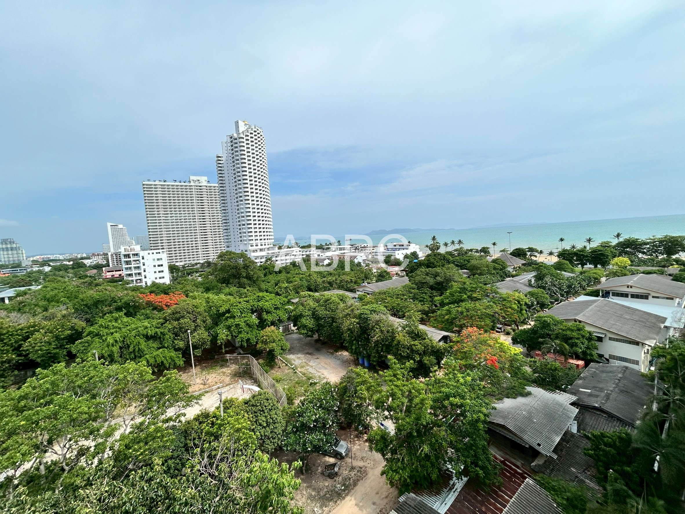 Renovated Large 1 Bed 1 Bath Condo In Jomtien