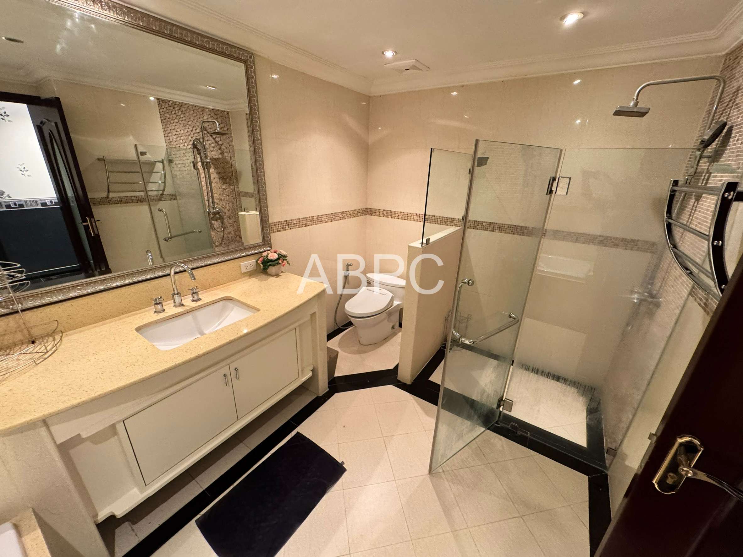 Spacious 1 Bedroom Condo For Sale In Central Pattaya photo 9