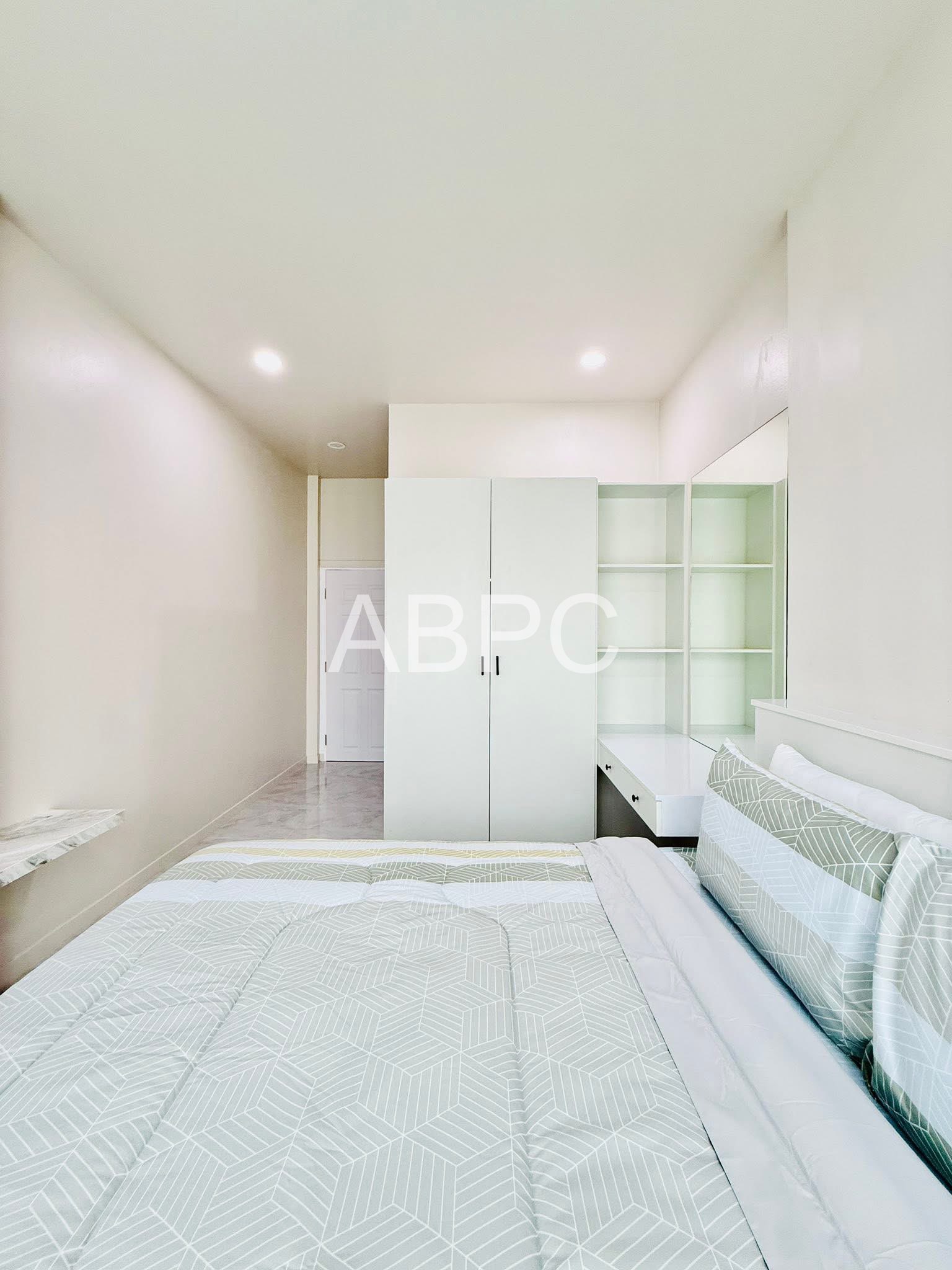2 Bedroom House For Sale photo 9