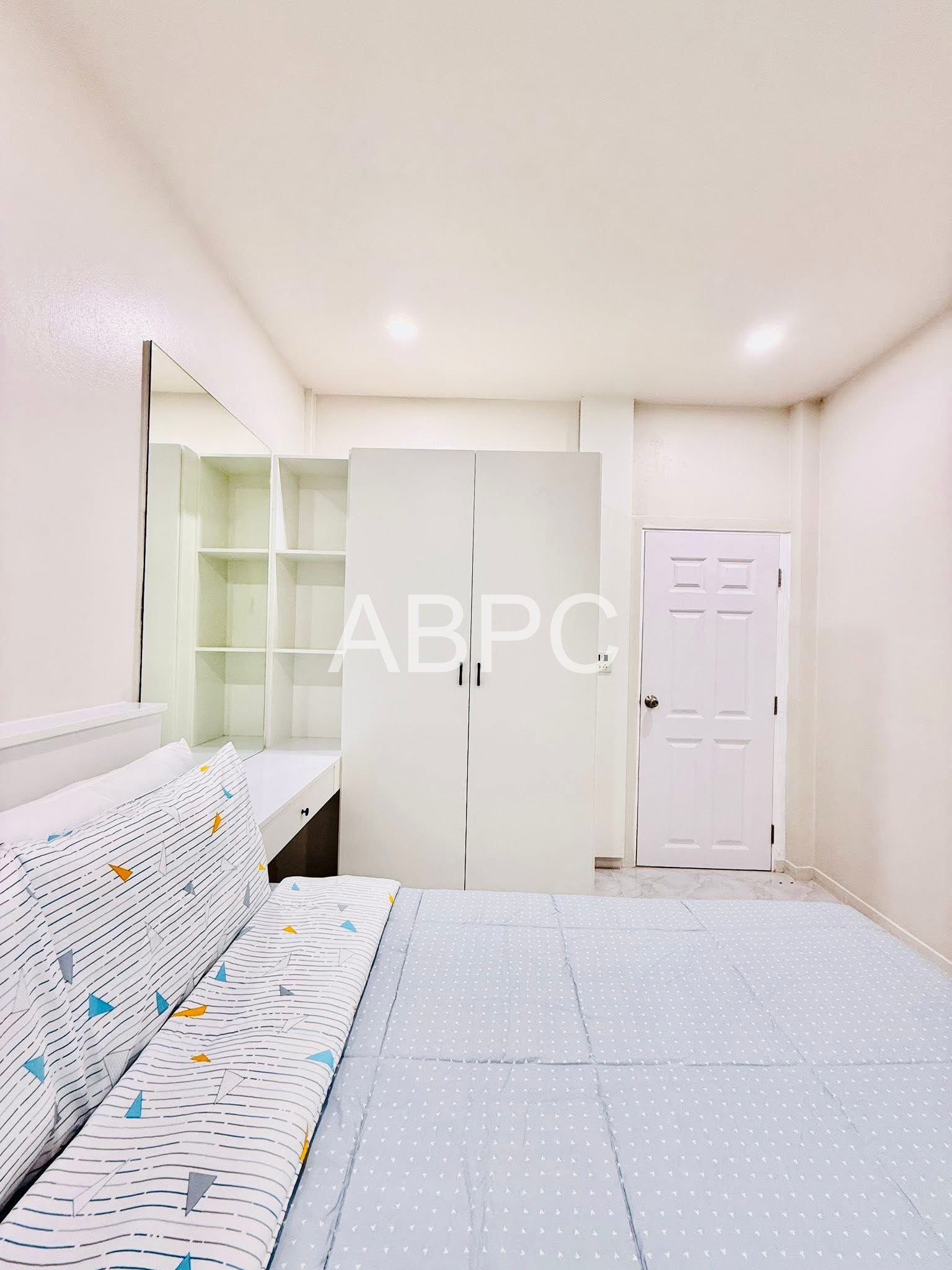 2 Bedroom House For Sale photo 13
