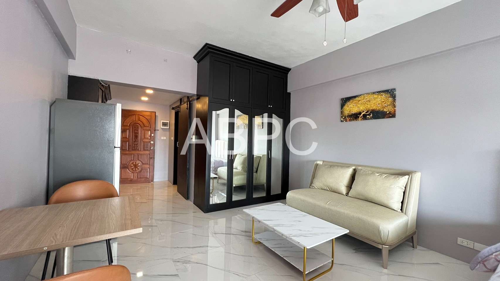 Newly Renovated Studio In Popular Central Pattaya Condominium photo 3