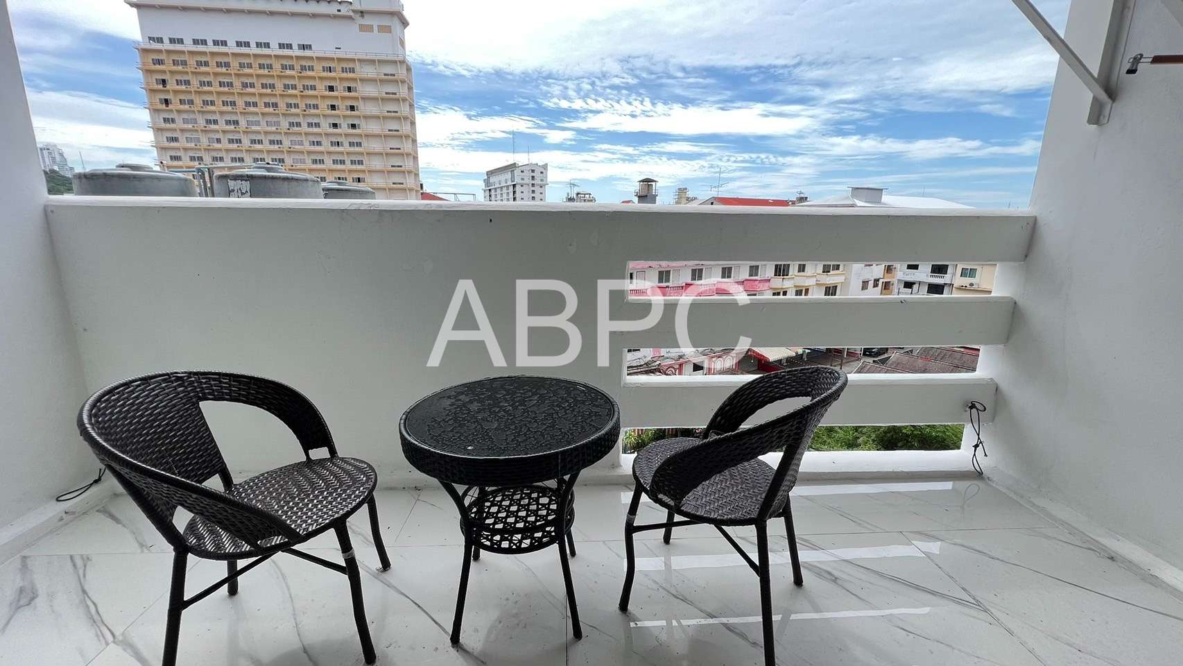 Newly Renovated Studio In Popular Central Pattaya Condominium photo 11