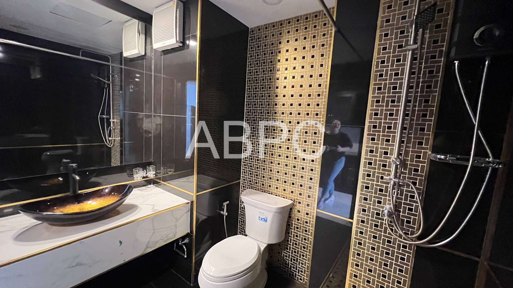 Newly Renovated Studio In Popular Central Pattaya Condominium photo 9
