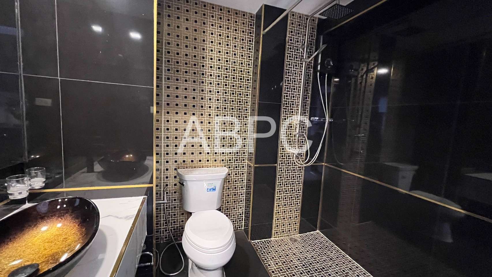 Newly Renovated Studio In Popular Central Pattaya Condominium photo 10