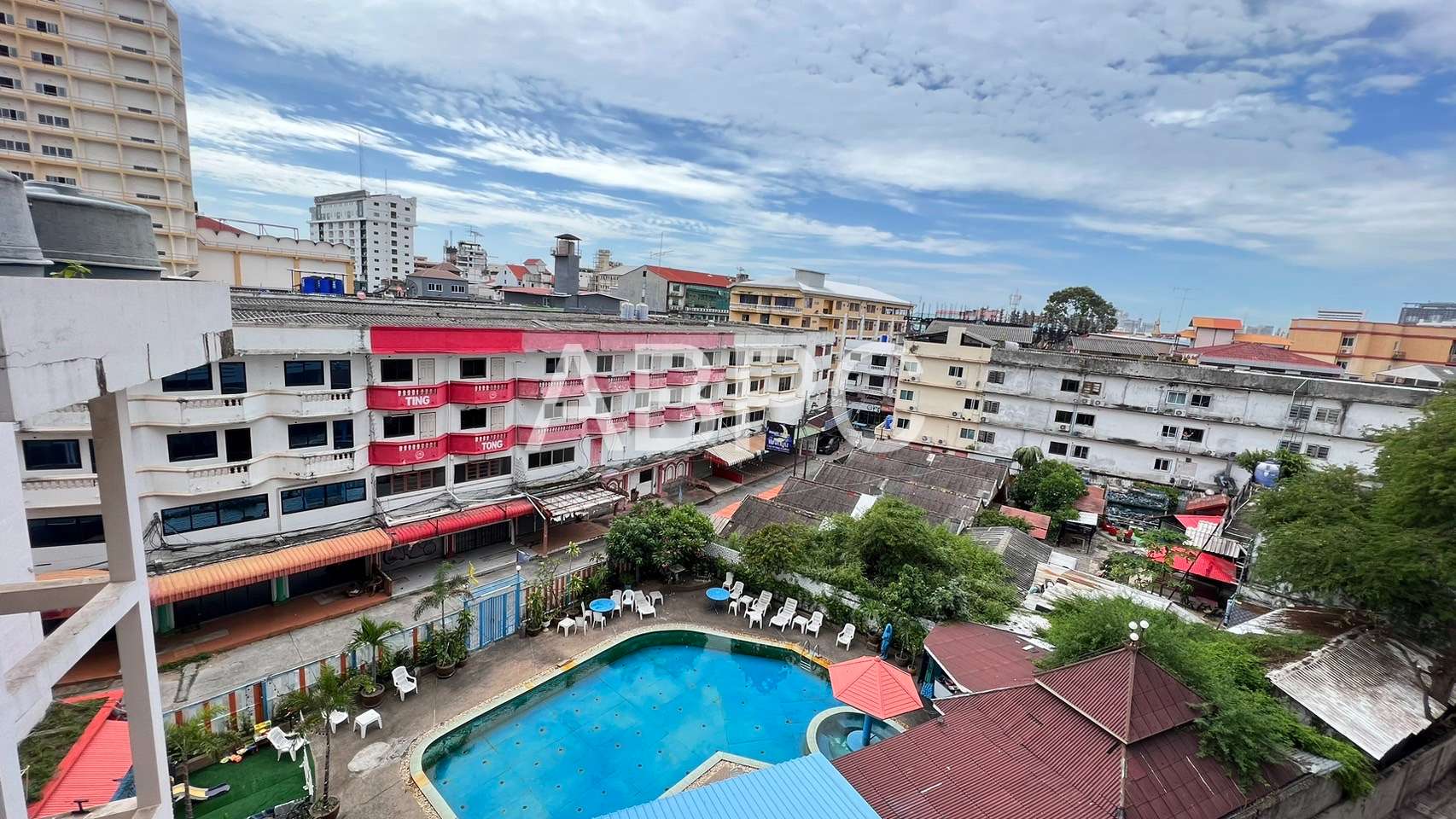 Newly Renovated Studio In Popular Central Pattaya Condominium