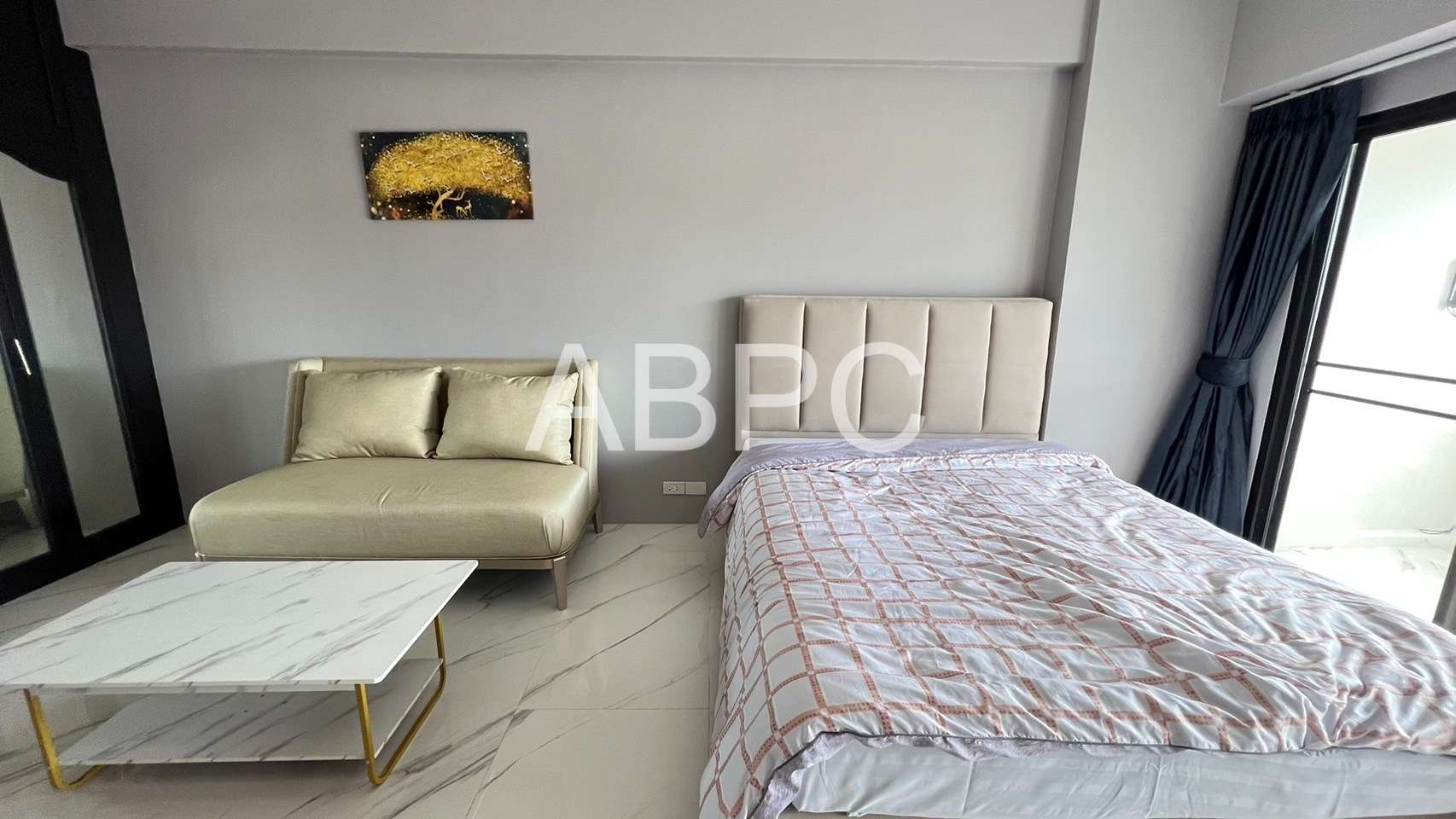 Newly Renovated Studio In Popular Central Pattaya Condominium photo 8
