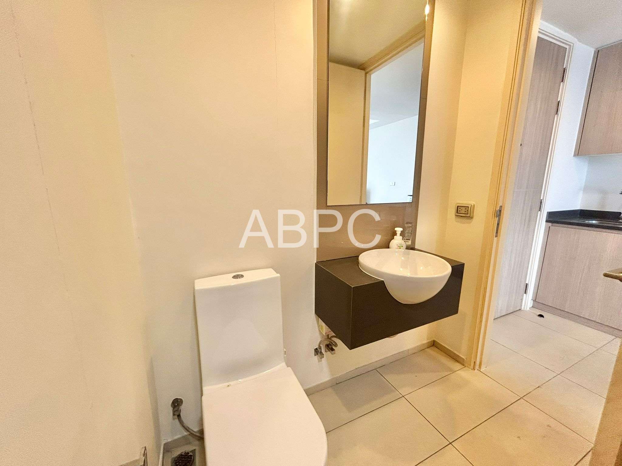 Lovely Sea view Condo For Sale In South Pattaya photo 7