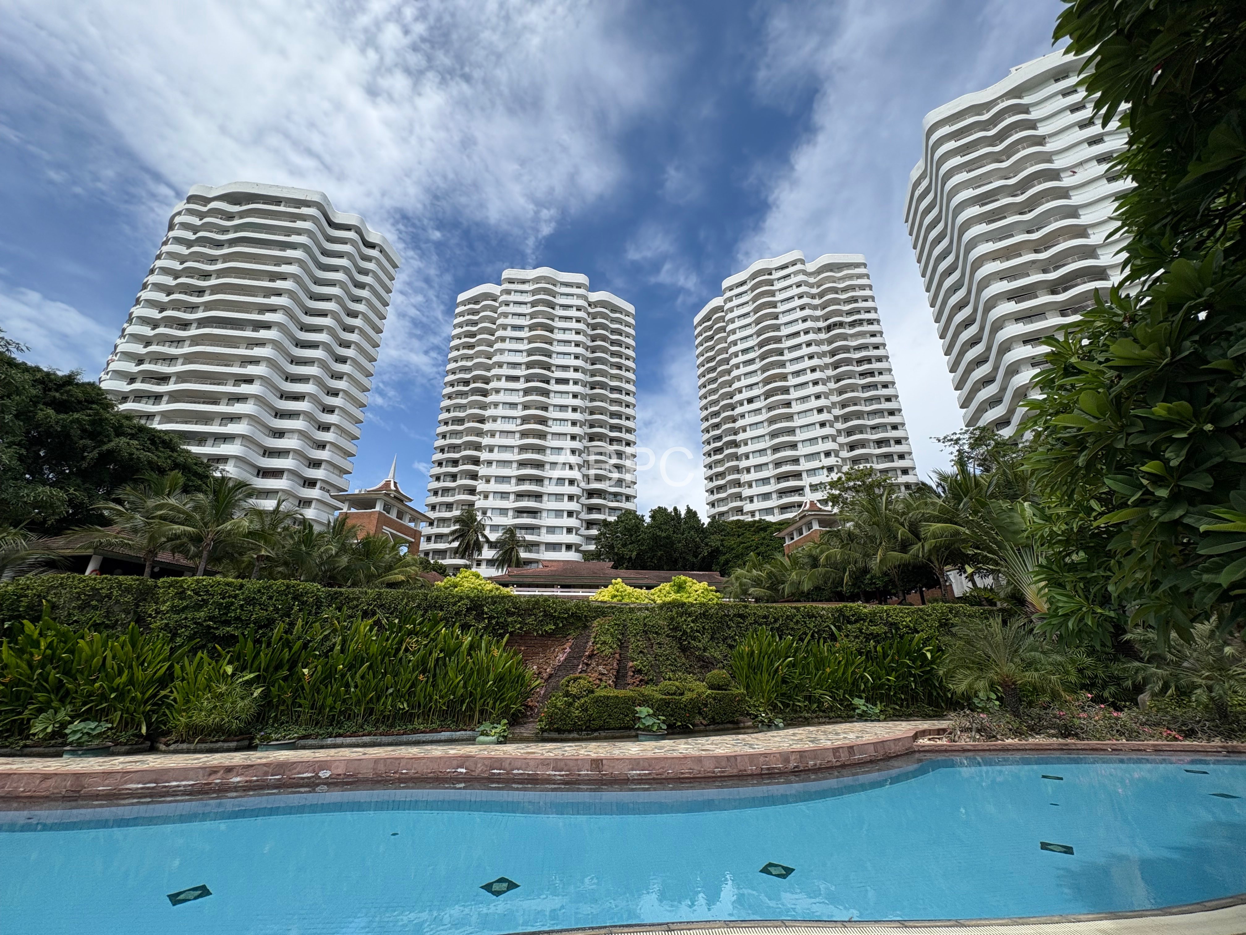 Royal Cliff Garden stunning large 2 bed