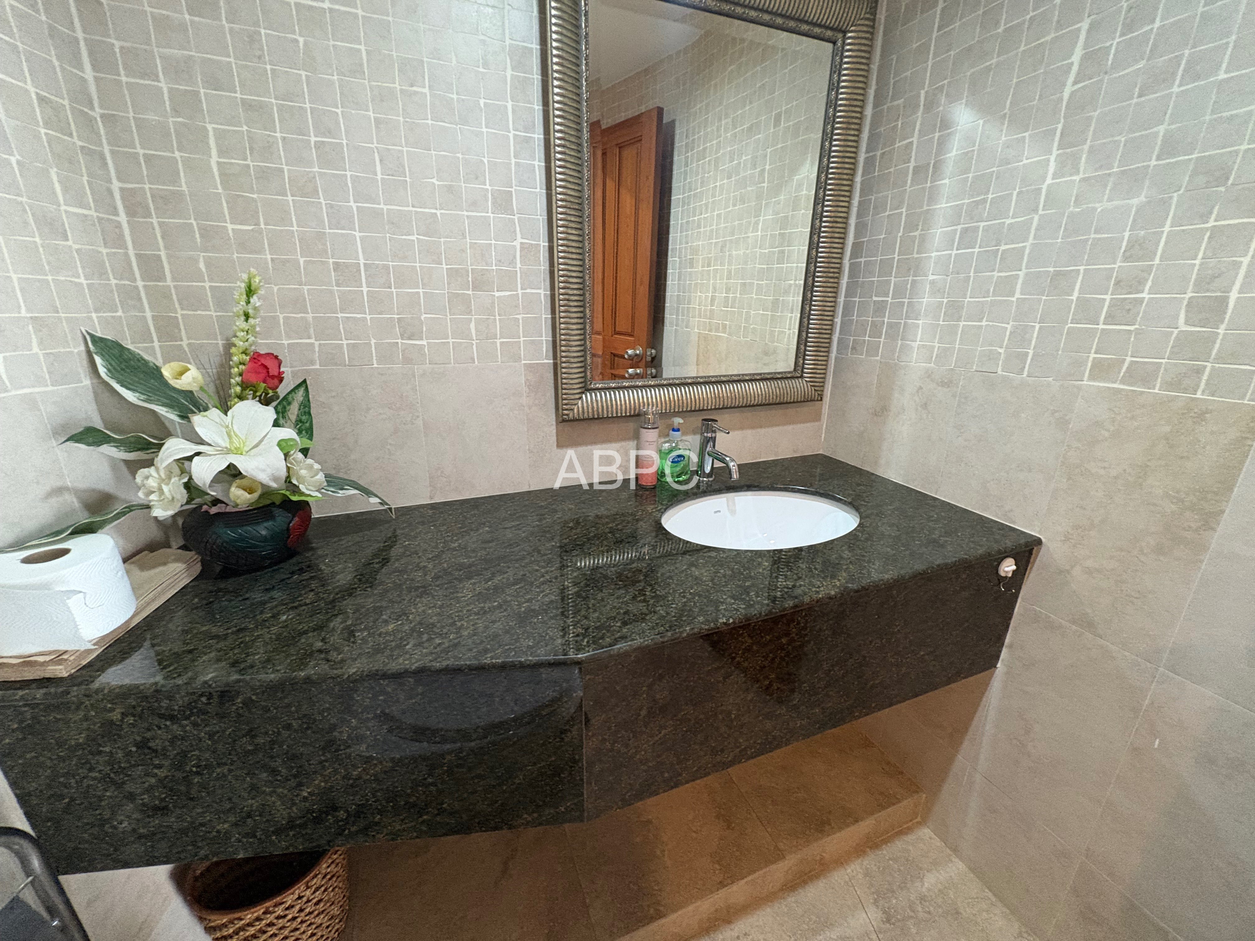 Royal Cliff Garden stunning large 2 bed photo 12