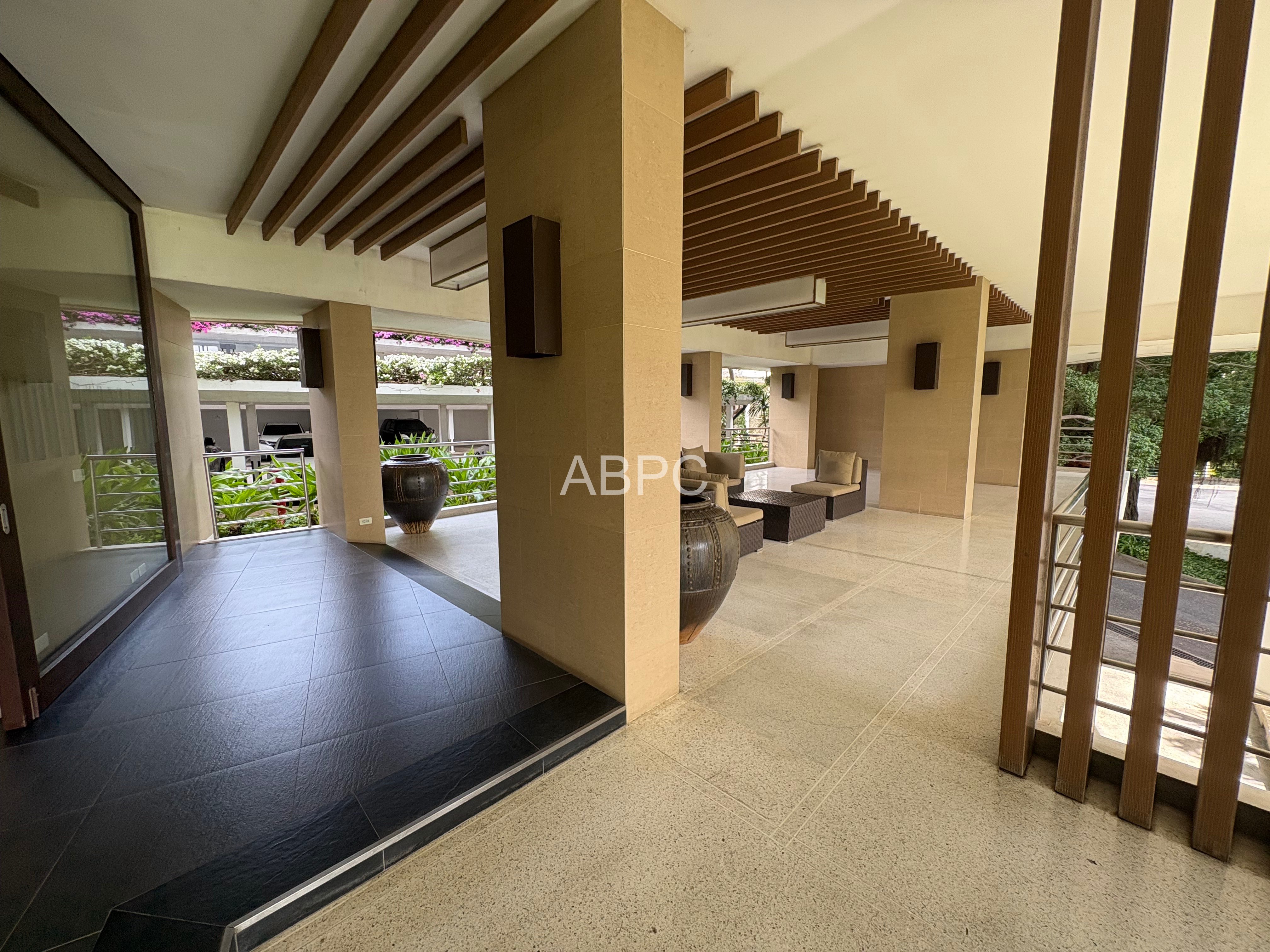Royal Cliff Garden stunning large 2 bed photo 17