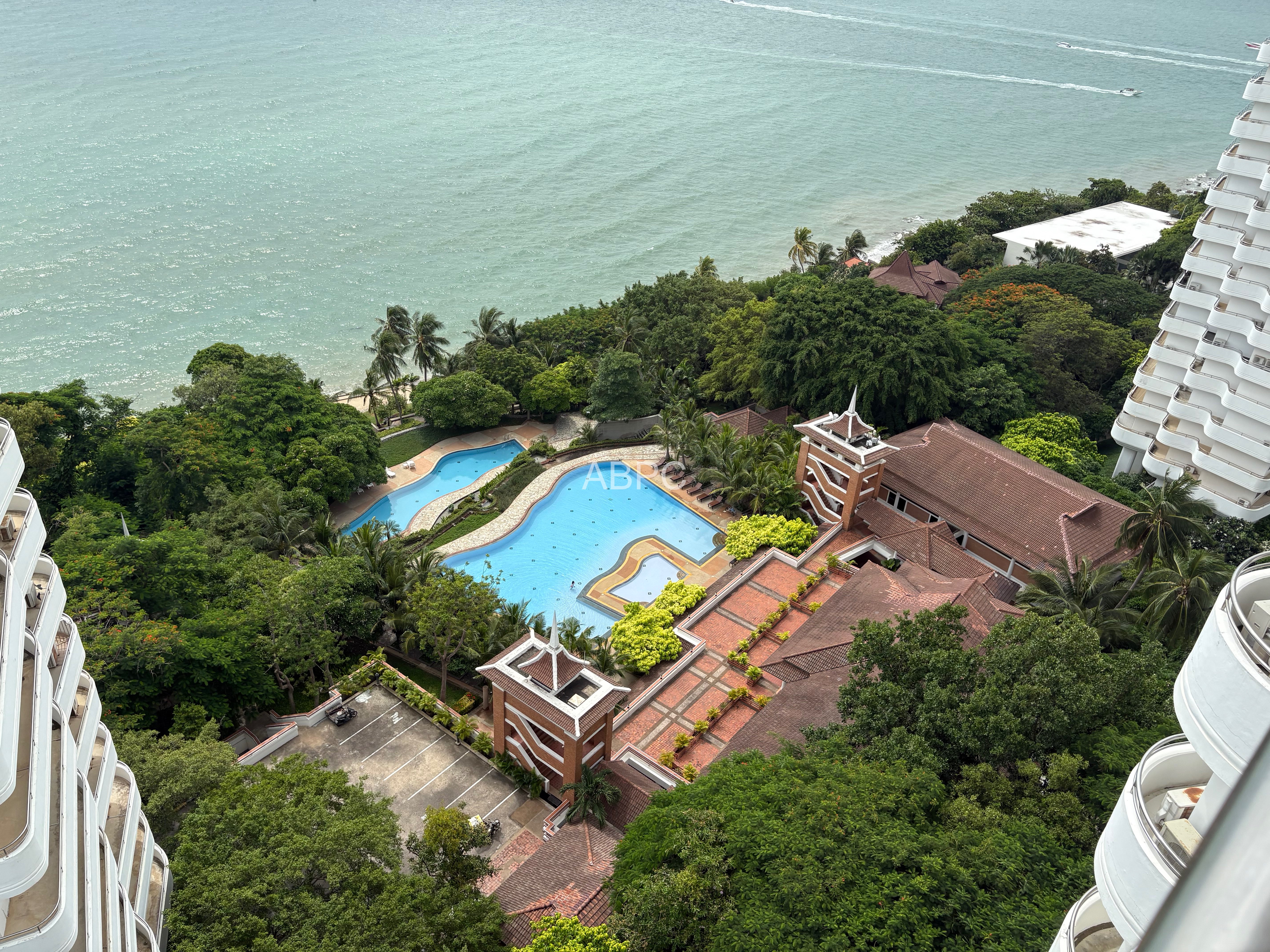 Royal Cliff Garden stunning large 2 bed photo 14