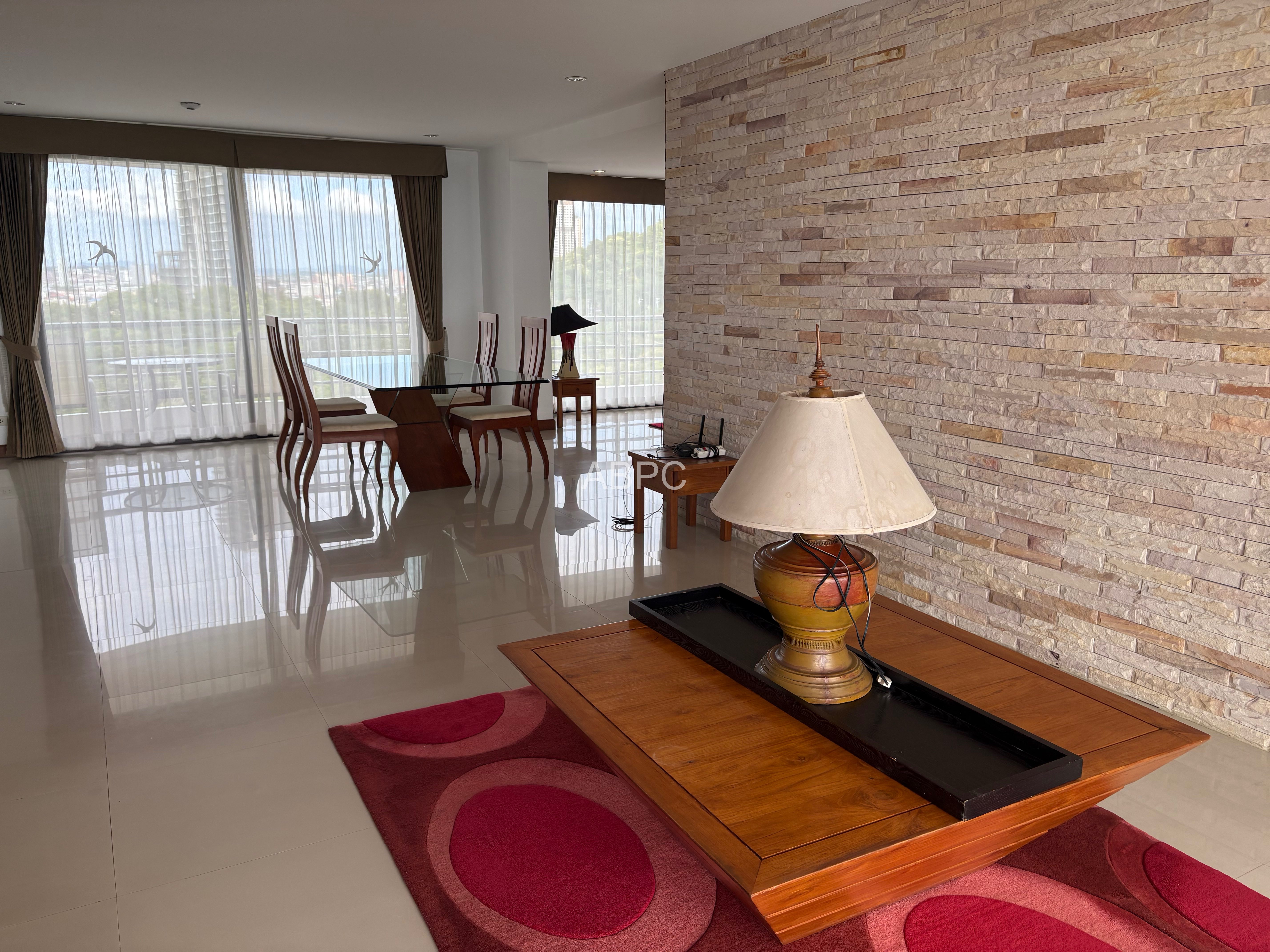 Royal Cliff Garden stunning large 2 bed photo 13
