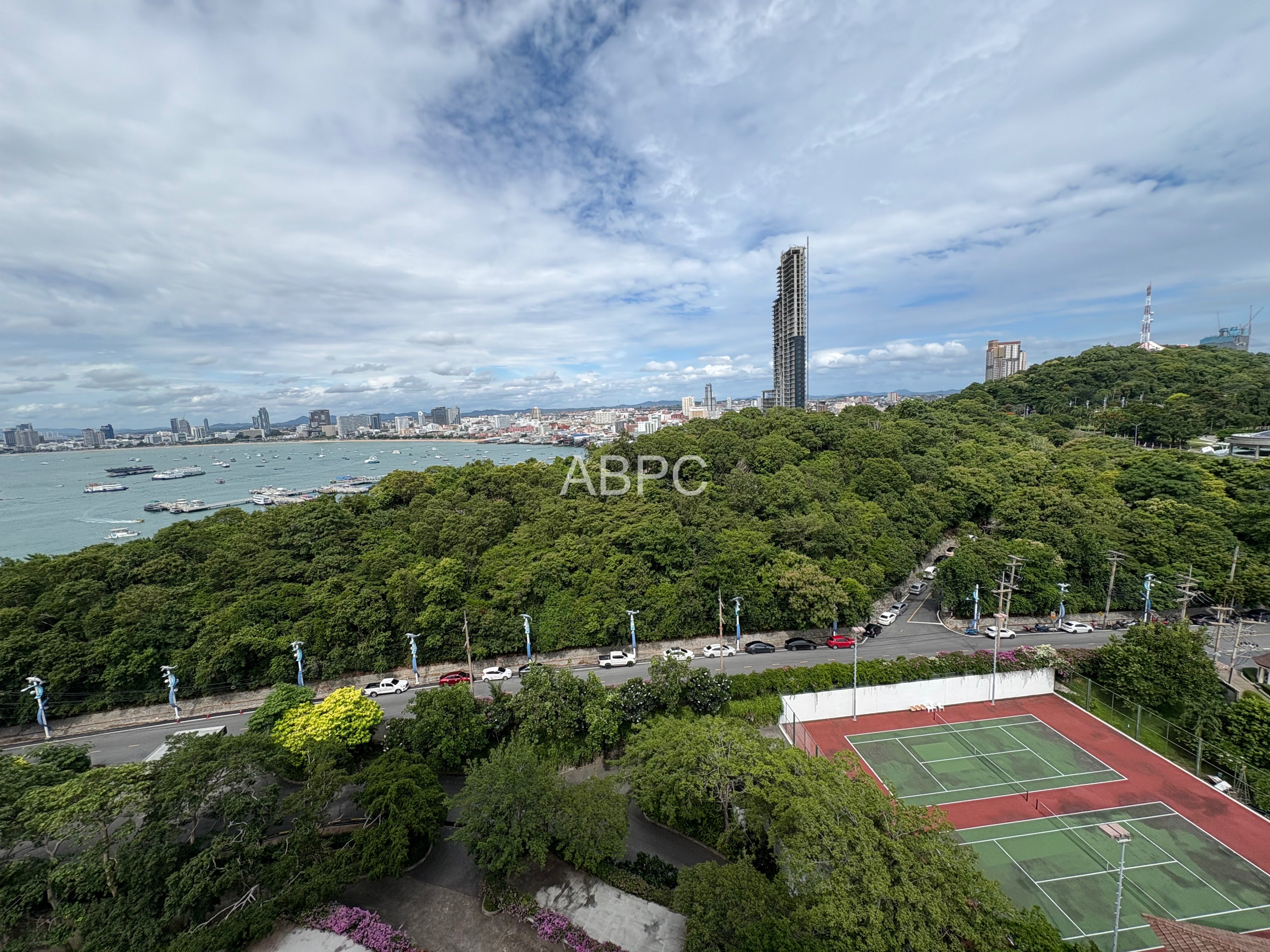 Royal Cliff Garden stunning large 2 bed photo 15